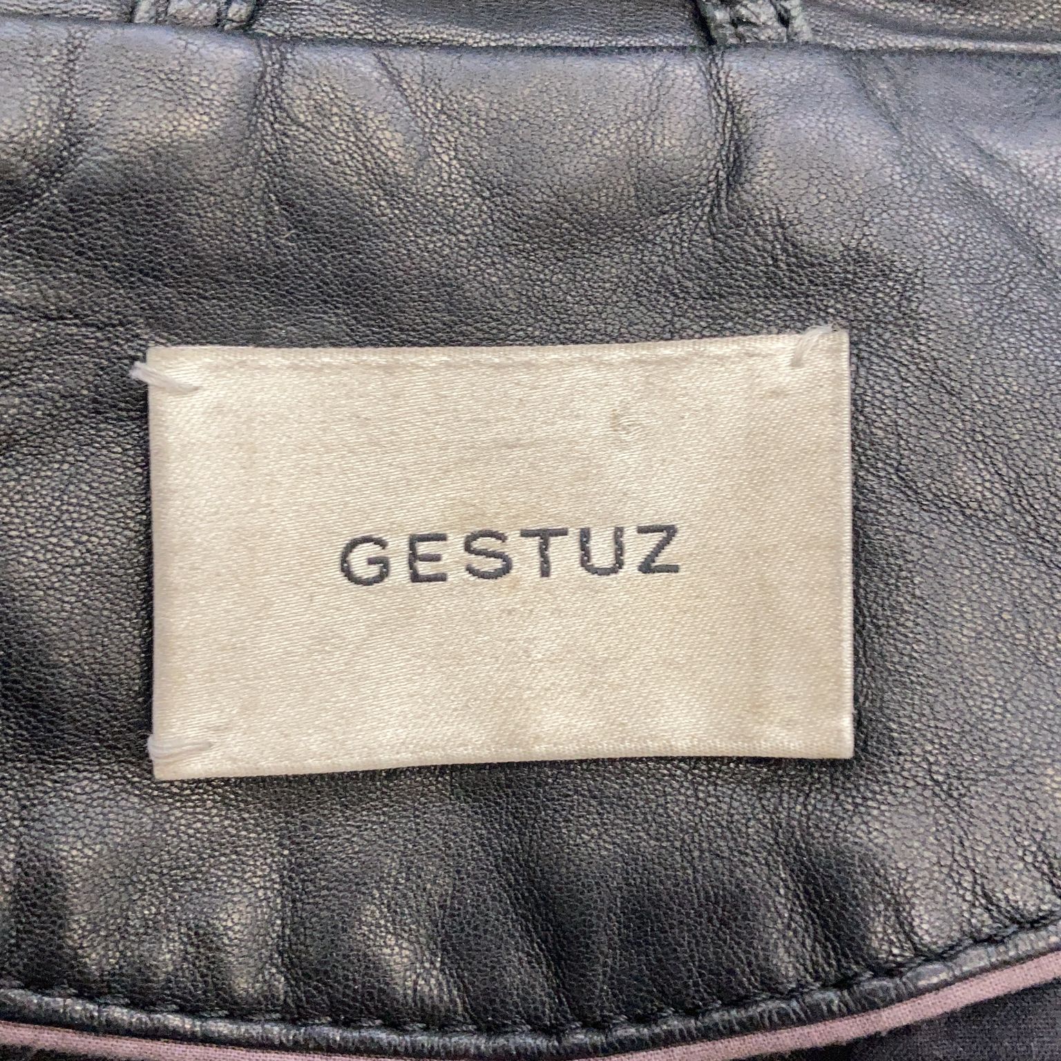 Gestuz