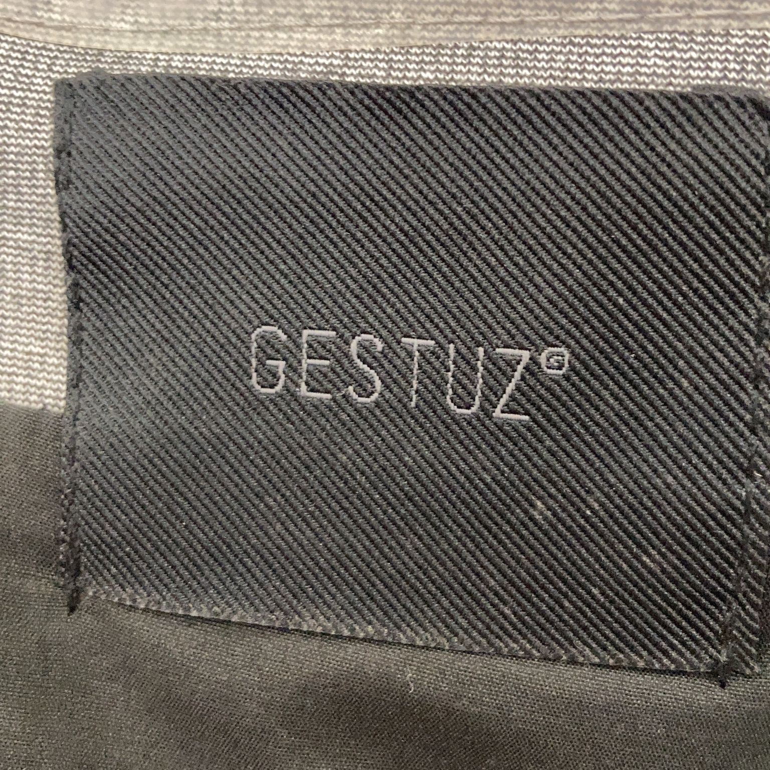 Gestuz