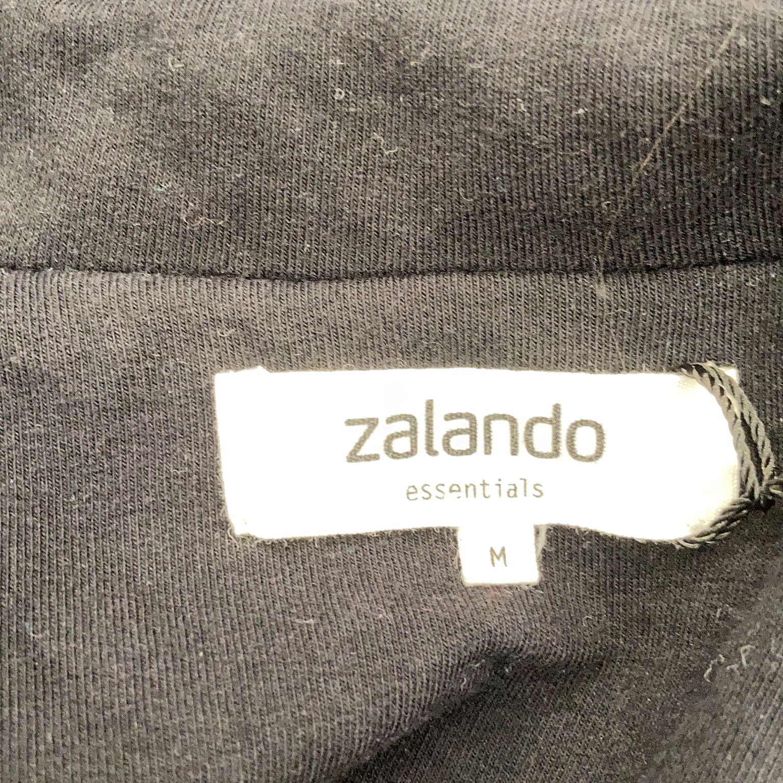 Zalando Essentials