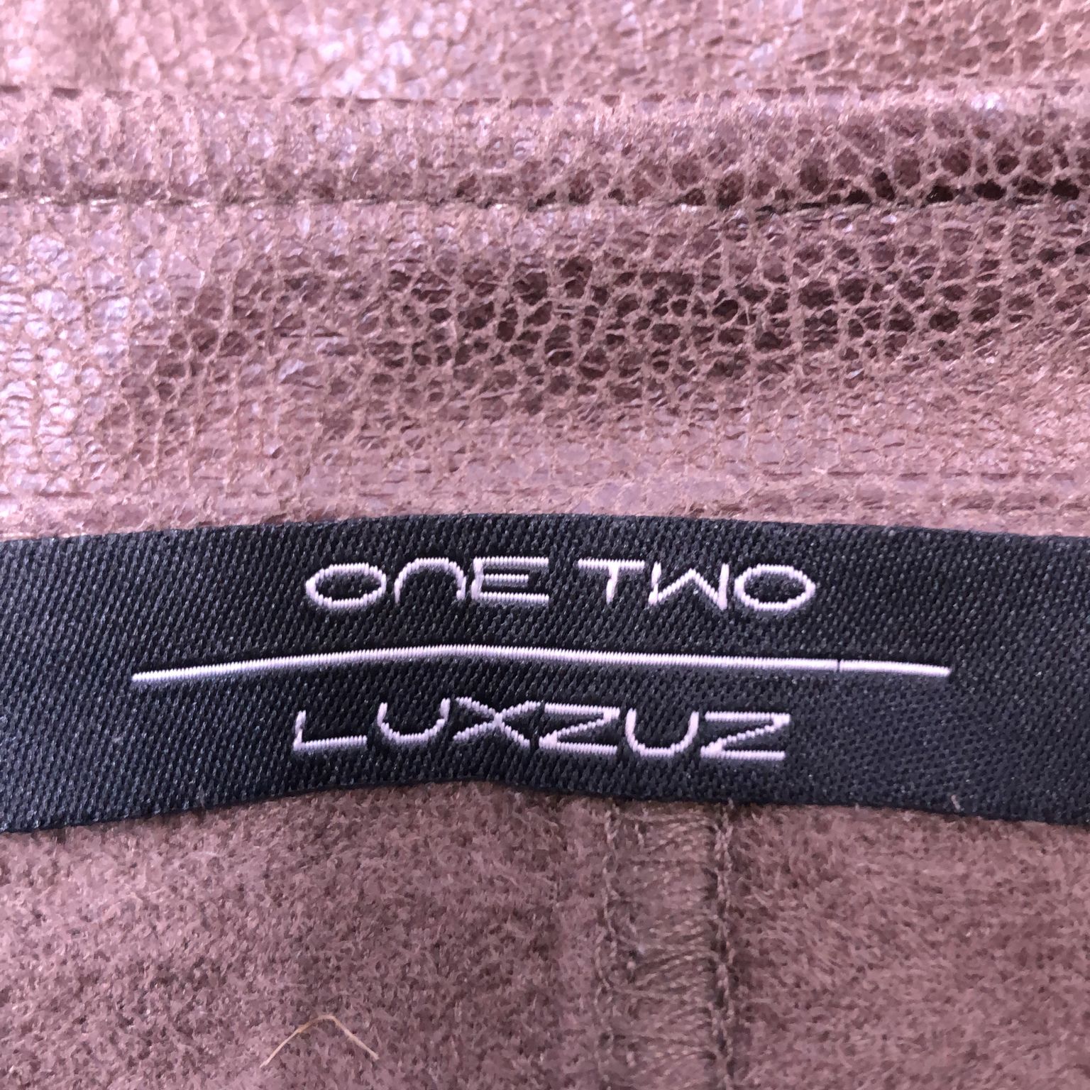 One Two  Luxzuz