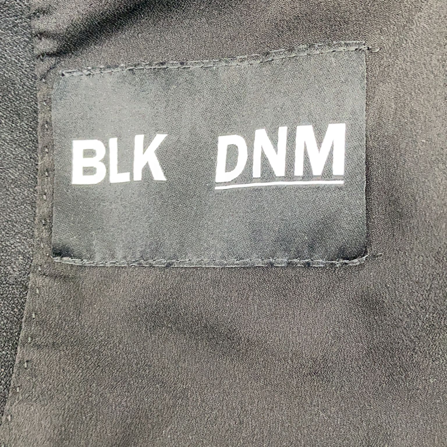 BLK DNM