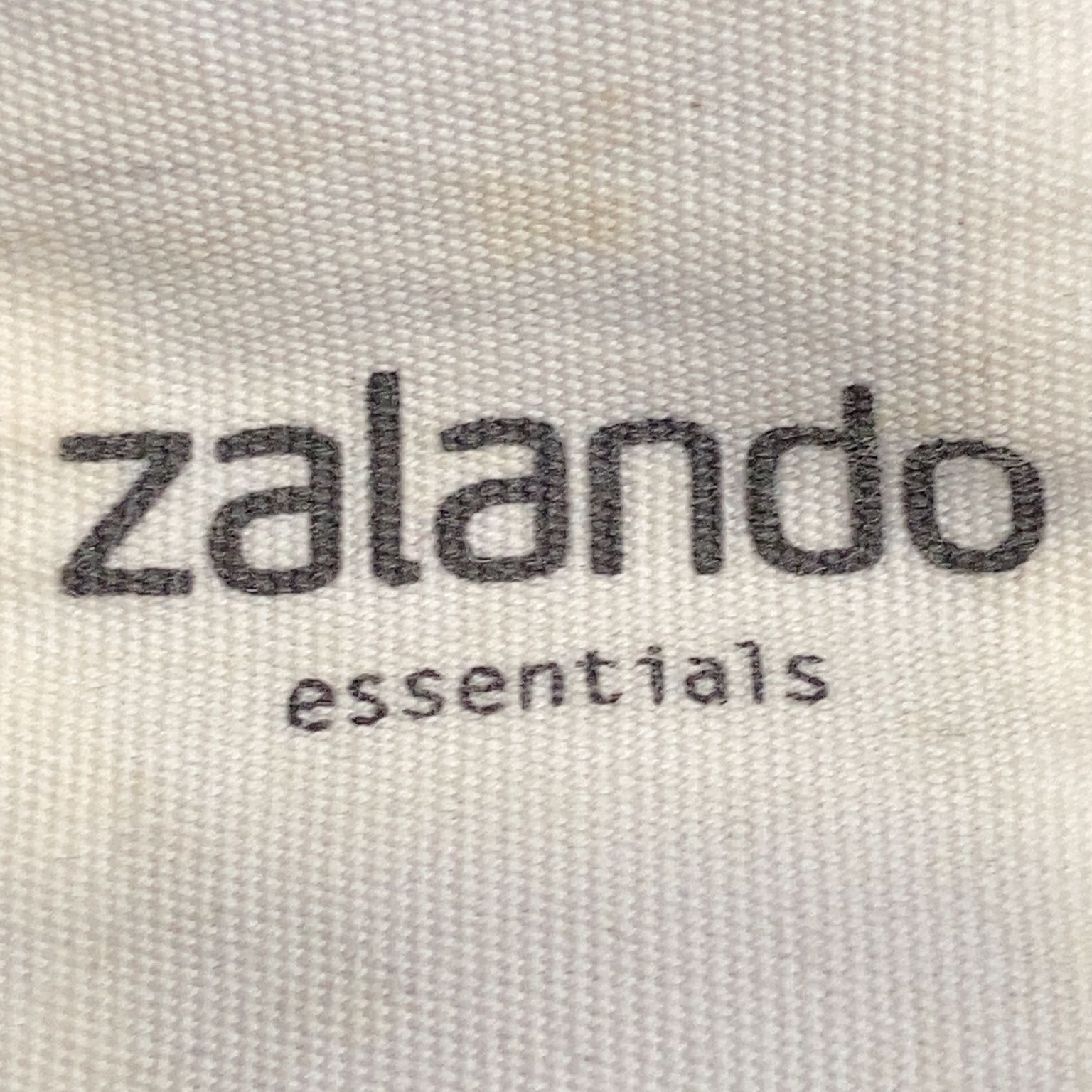 Zalando Essentials