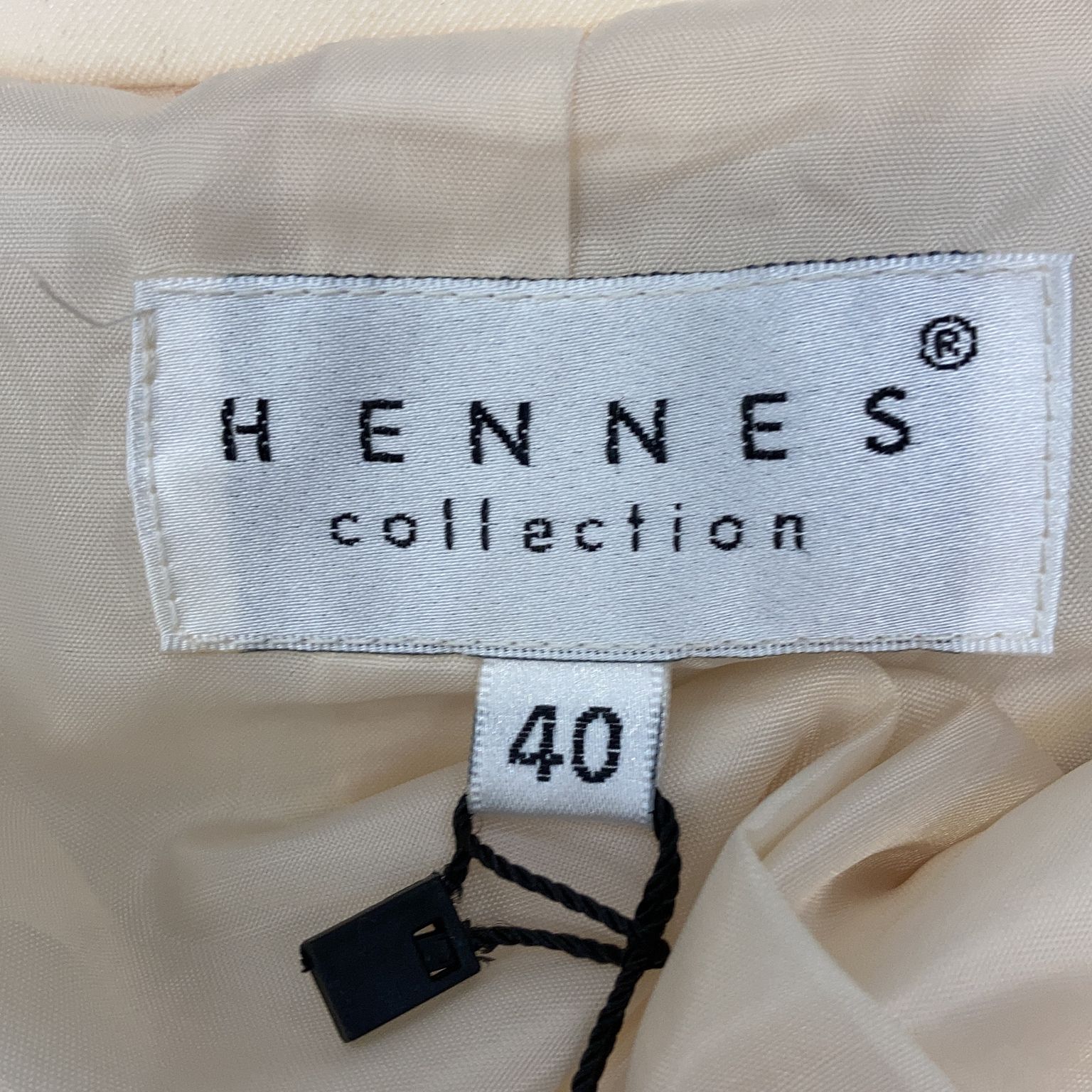 Hennes Collection