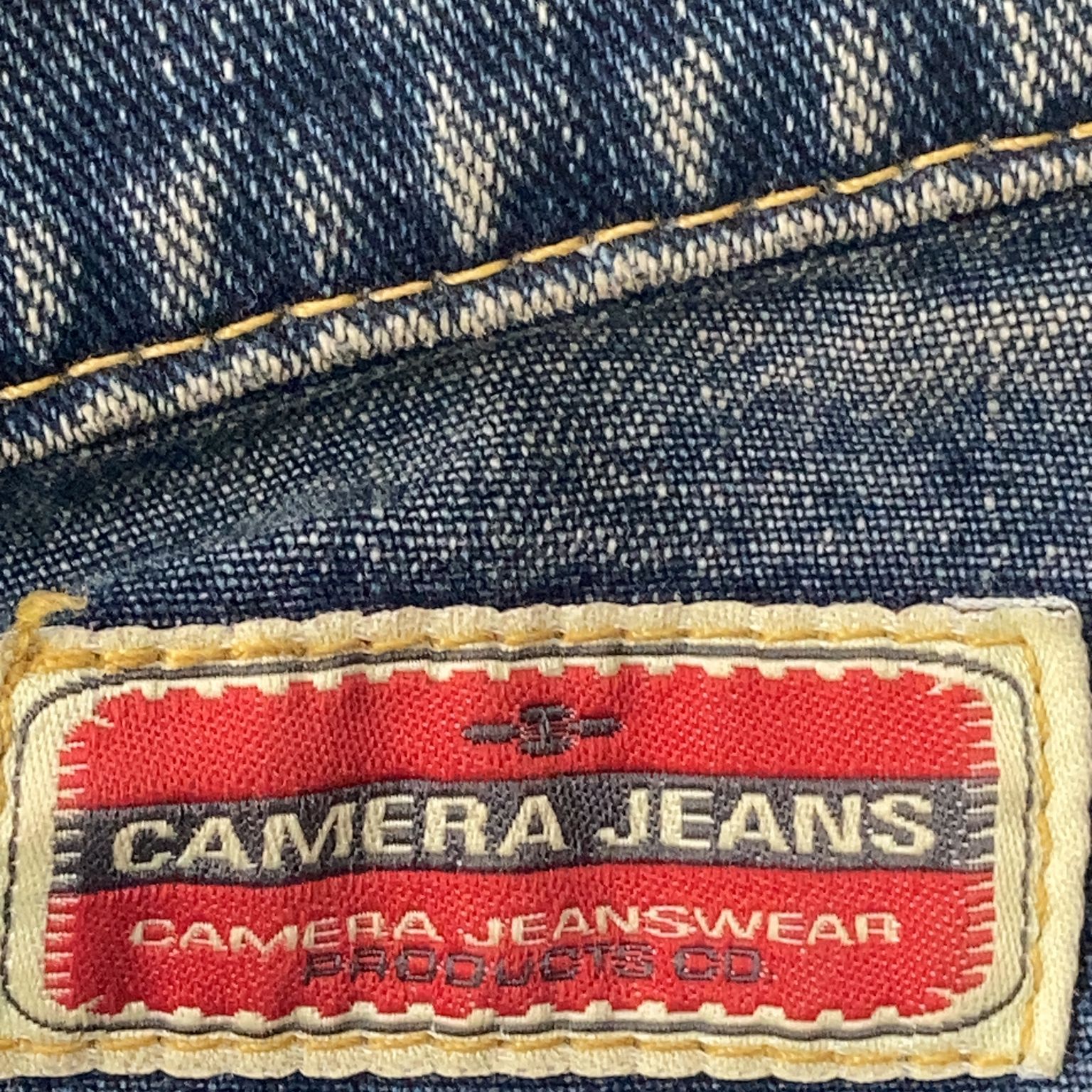 Camera jeans