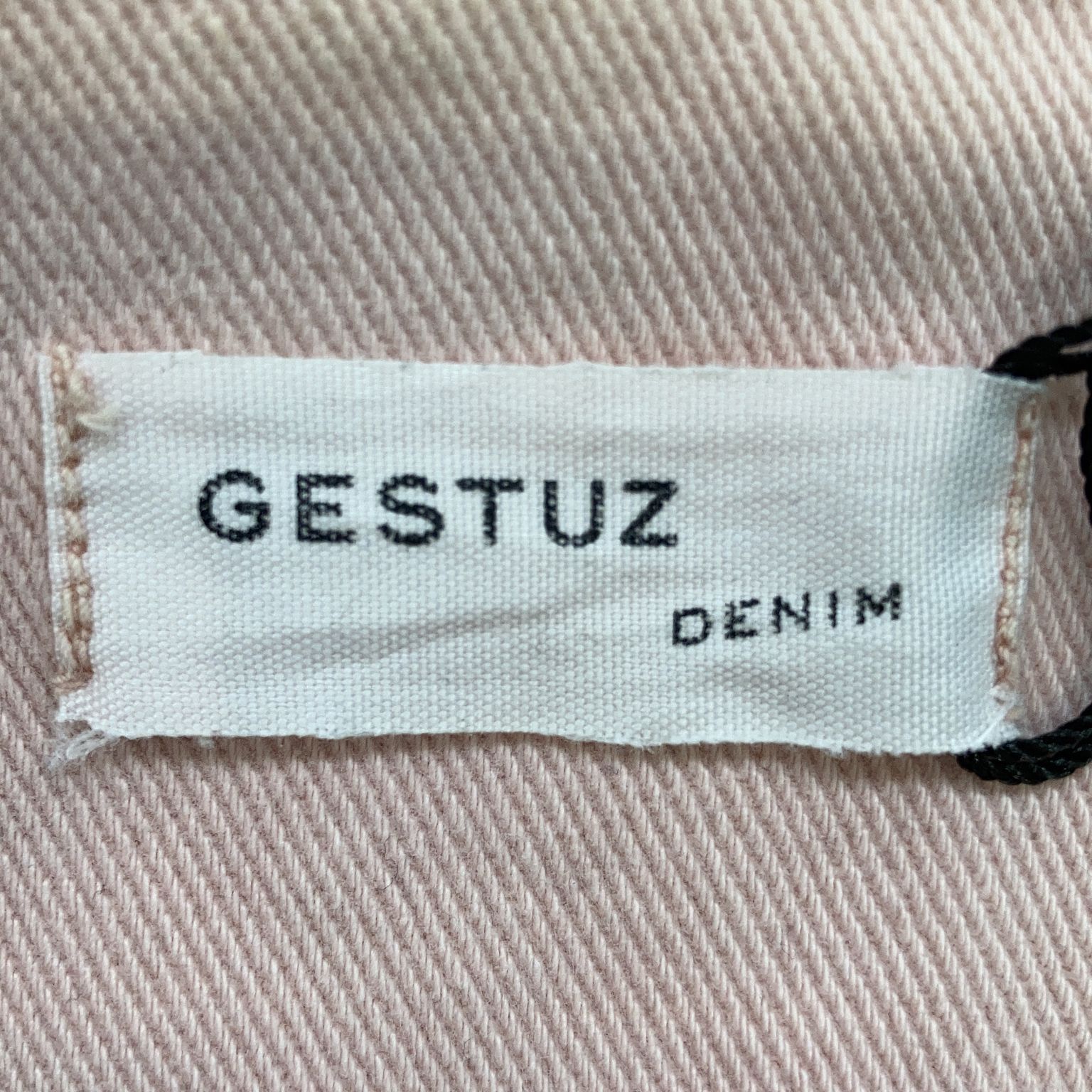 Gestuz