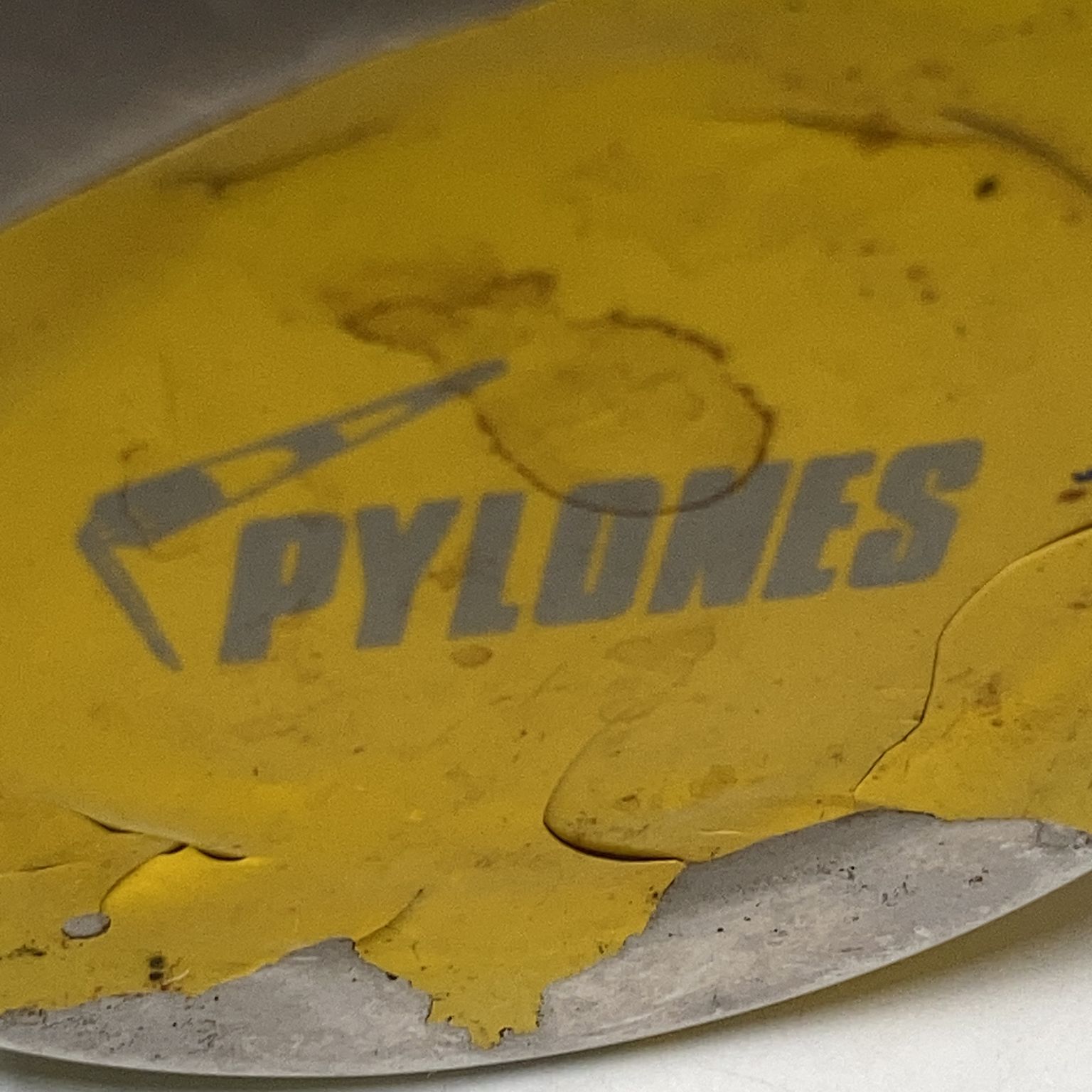 Pylones