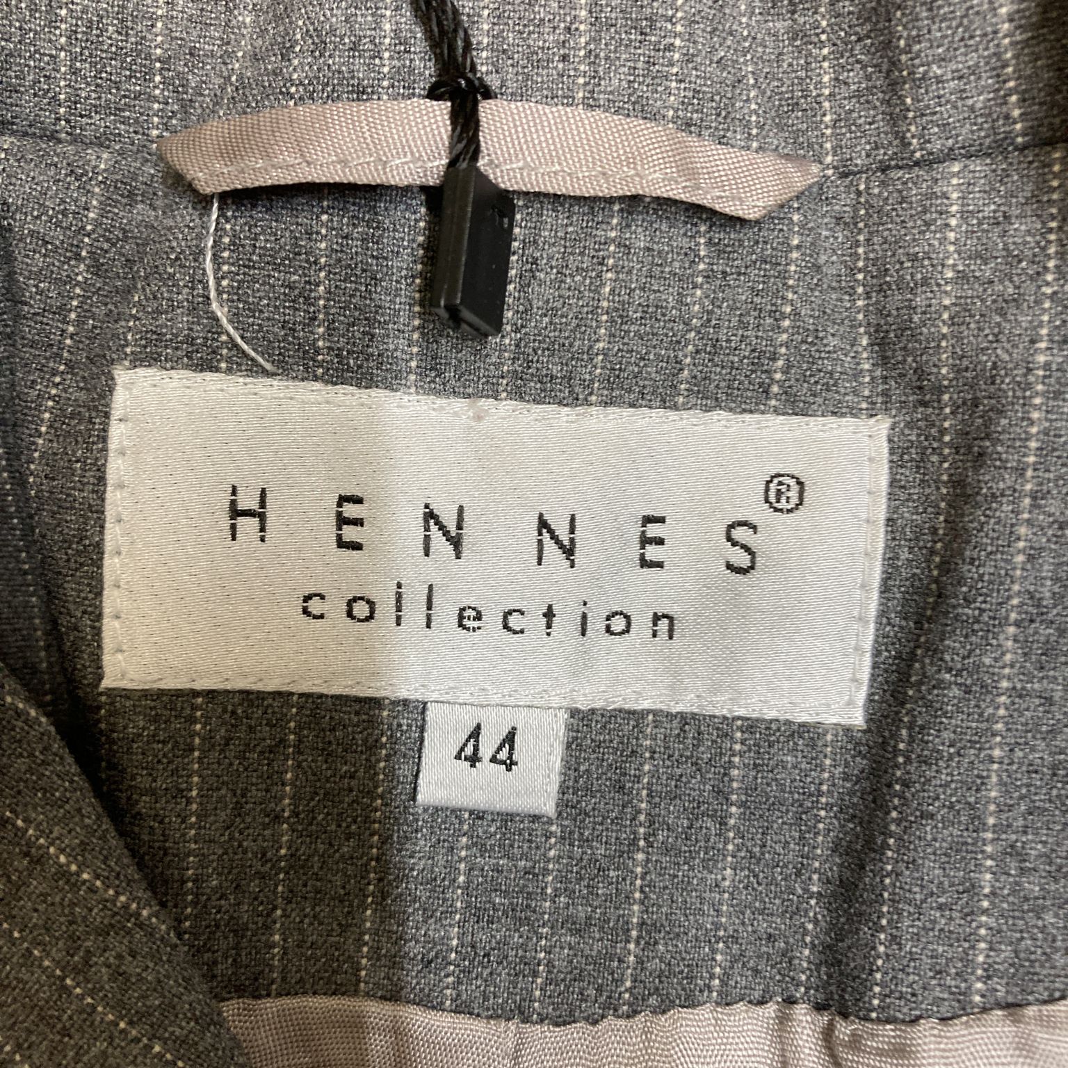 Hennes Collection