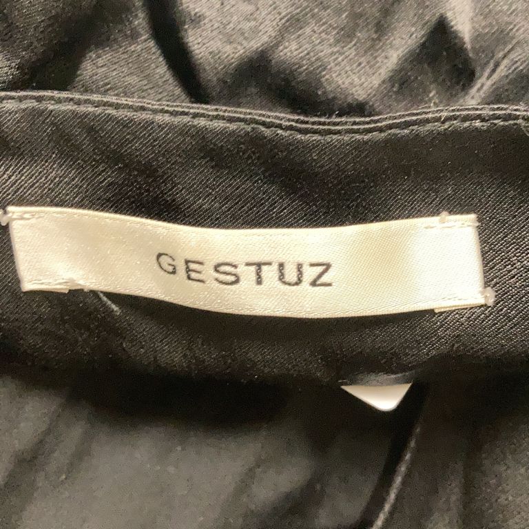 Gestuz