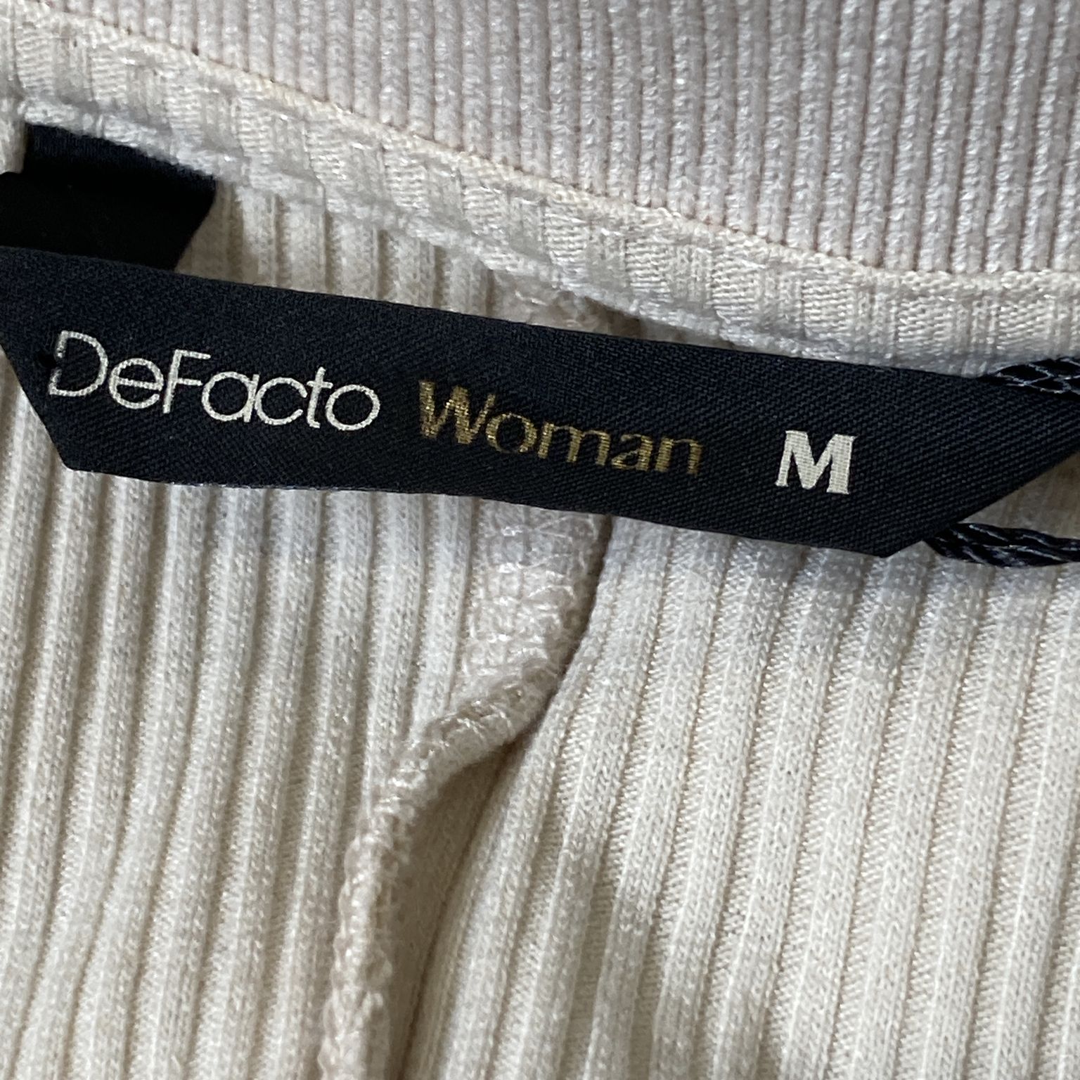 DeFacto Woman