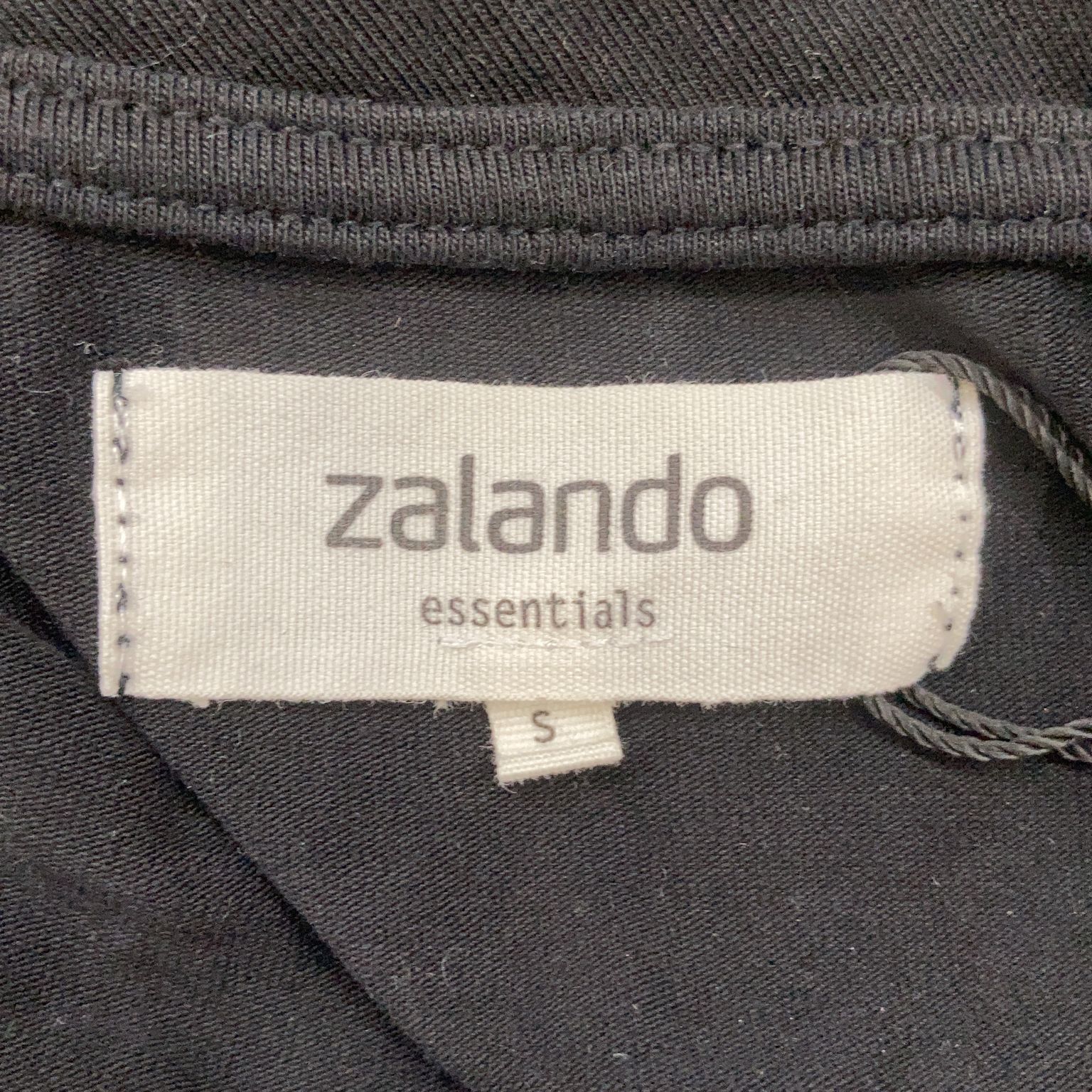 Zalando Essentials