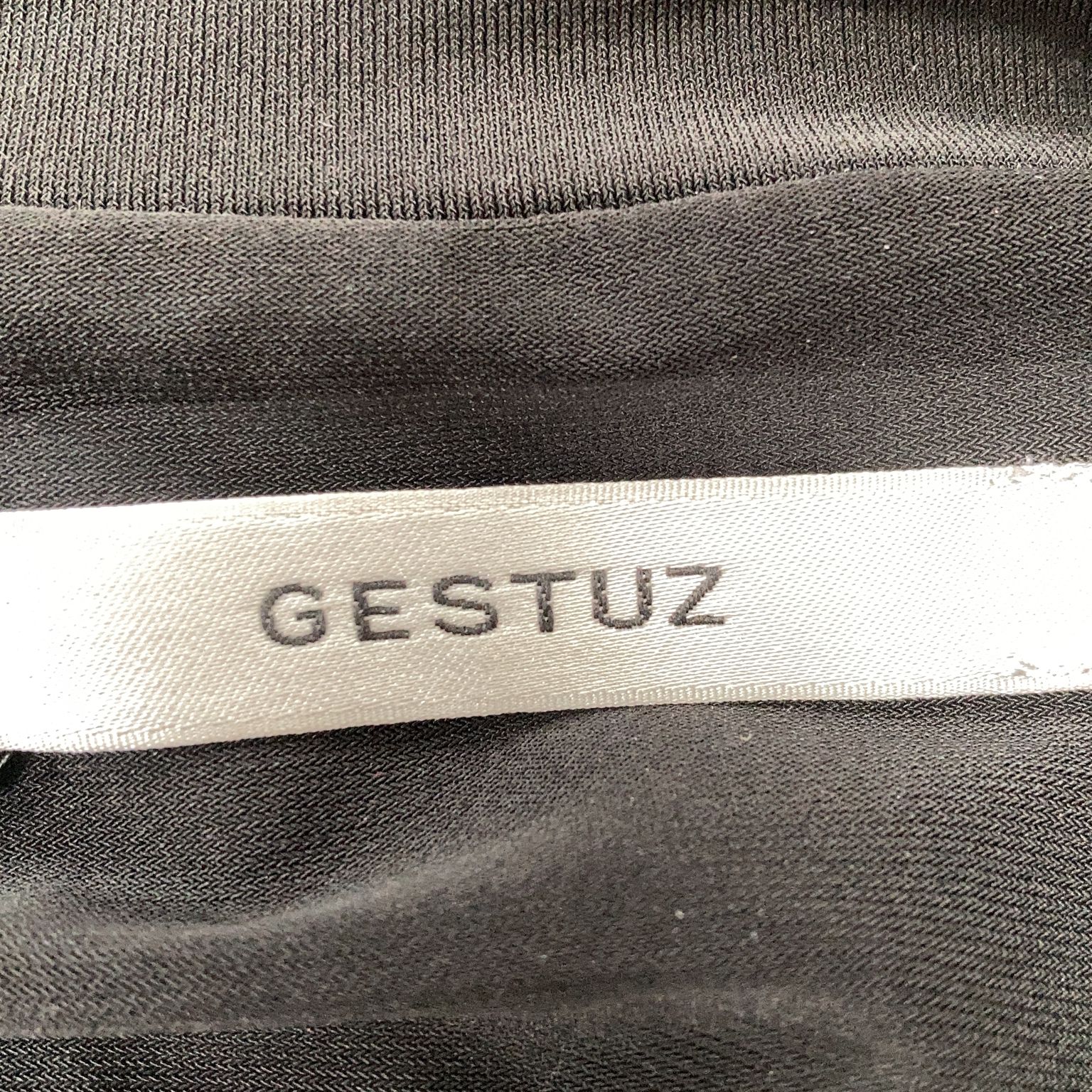 Gestuz