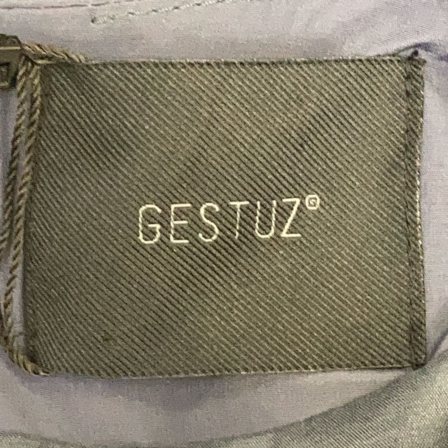 Gestuz