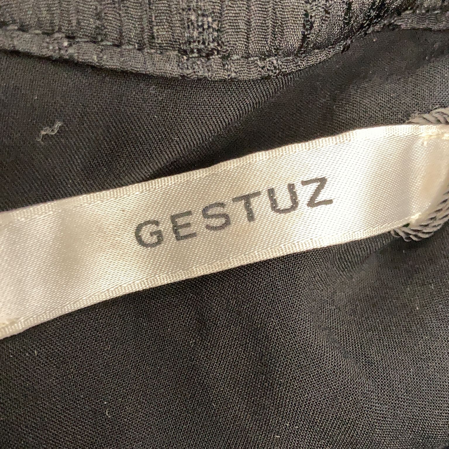 Gestuz