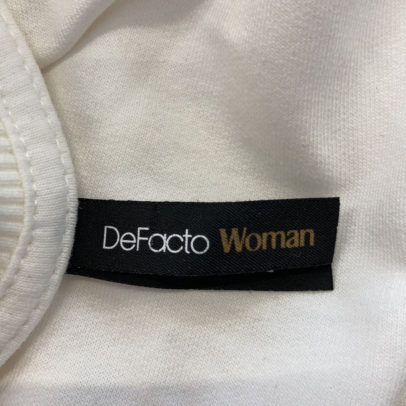 DeFacto Woman