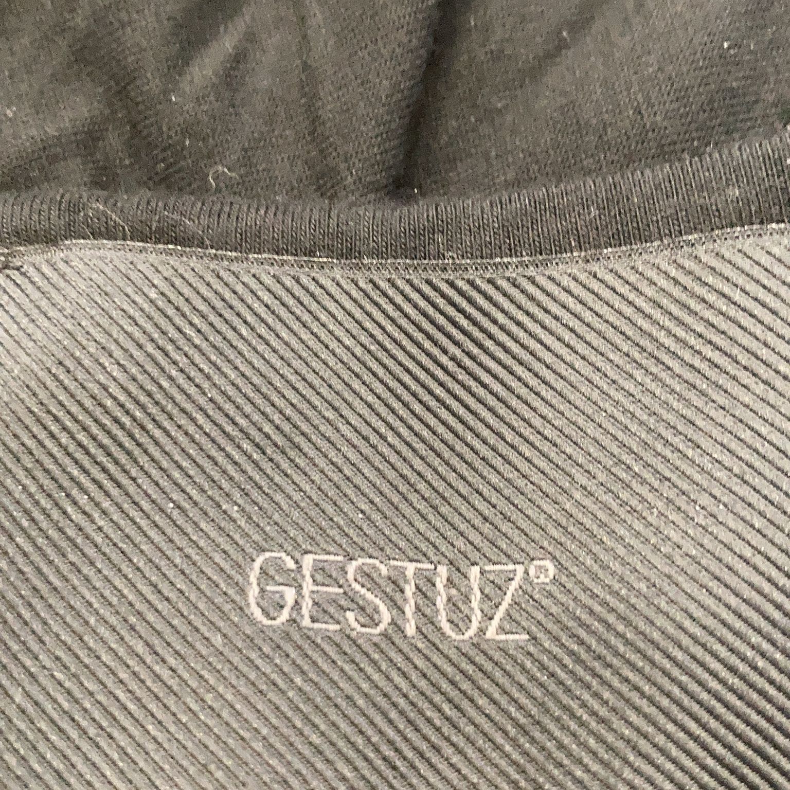 Gestuz