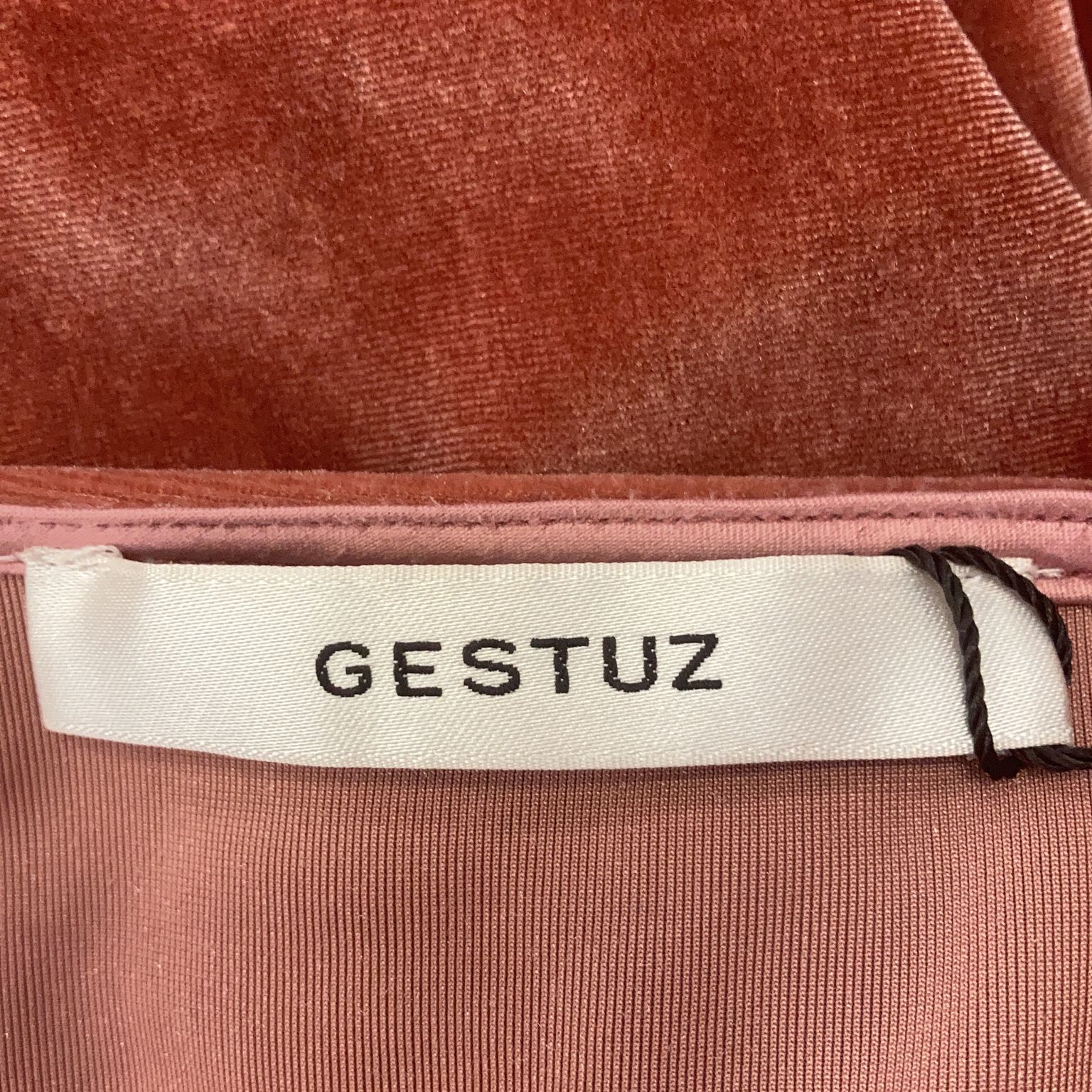 Gestuz