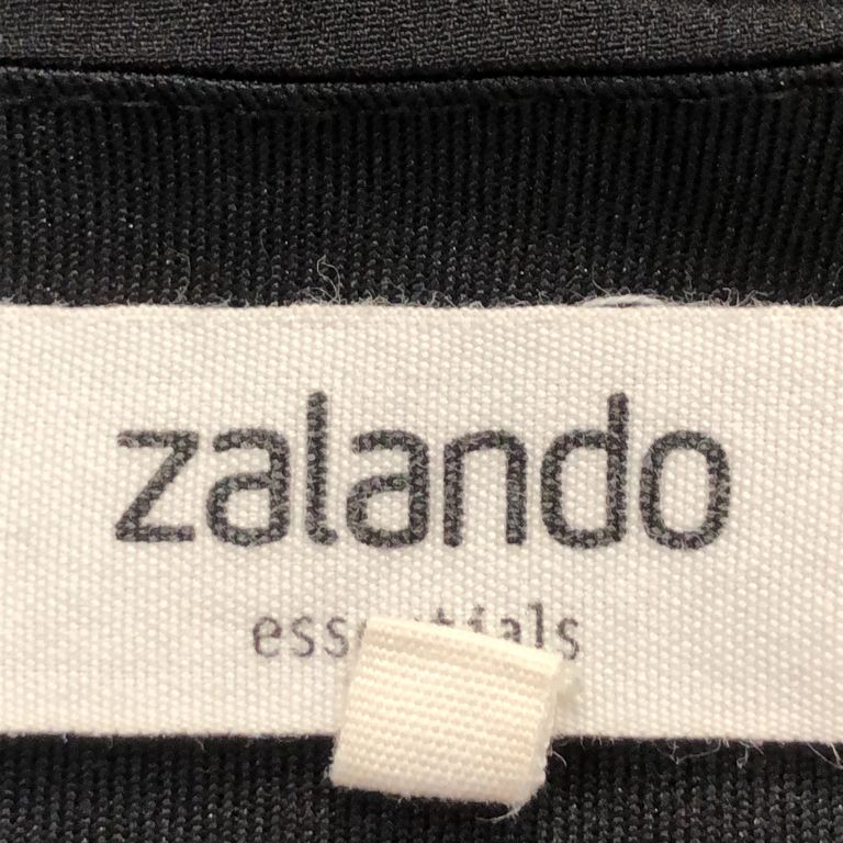 Zalando Essentials