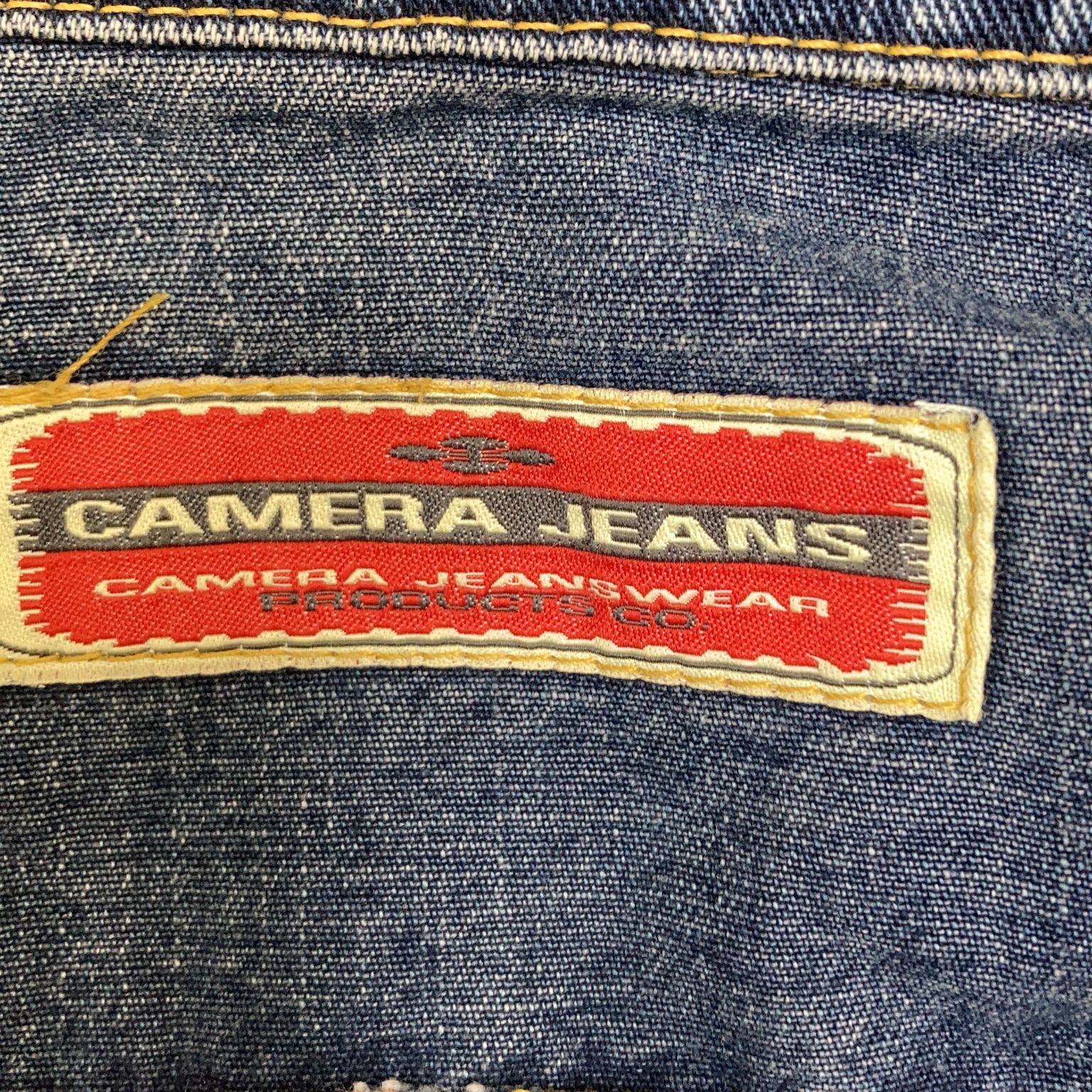 Camera jeans