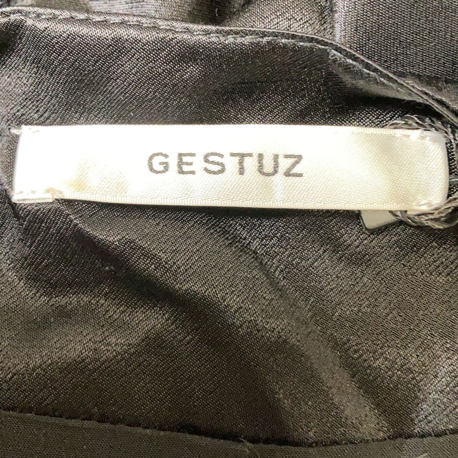 Gestuz