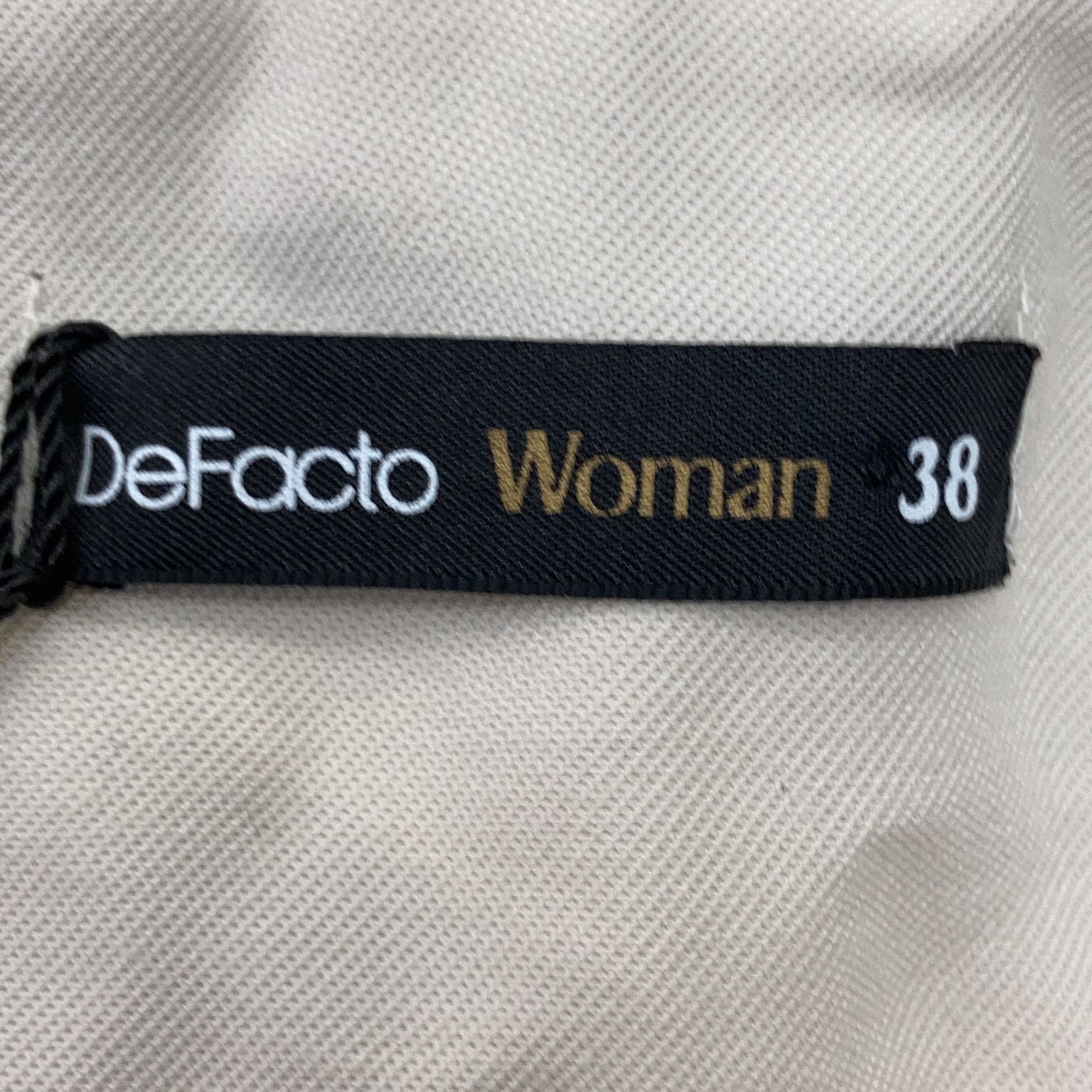 DeFacto Woman