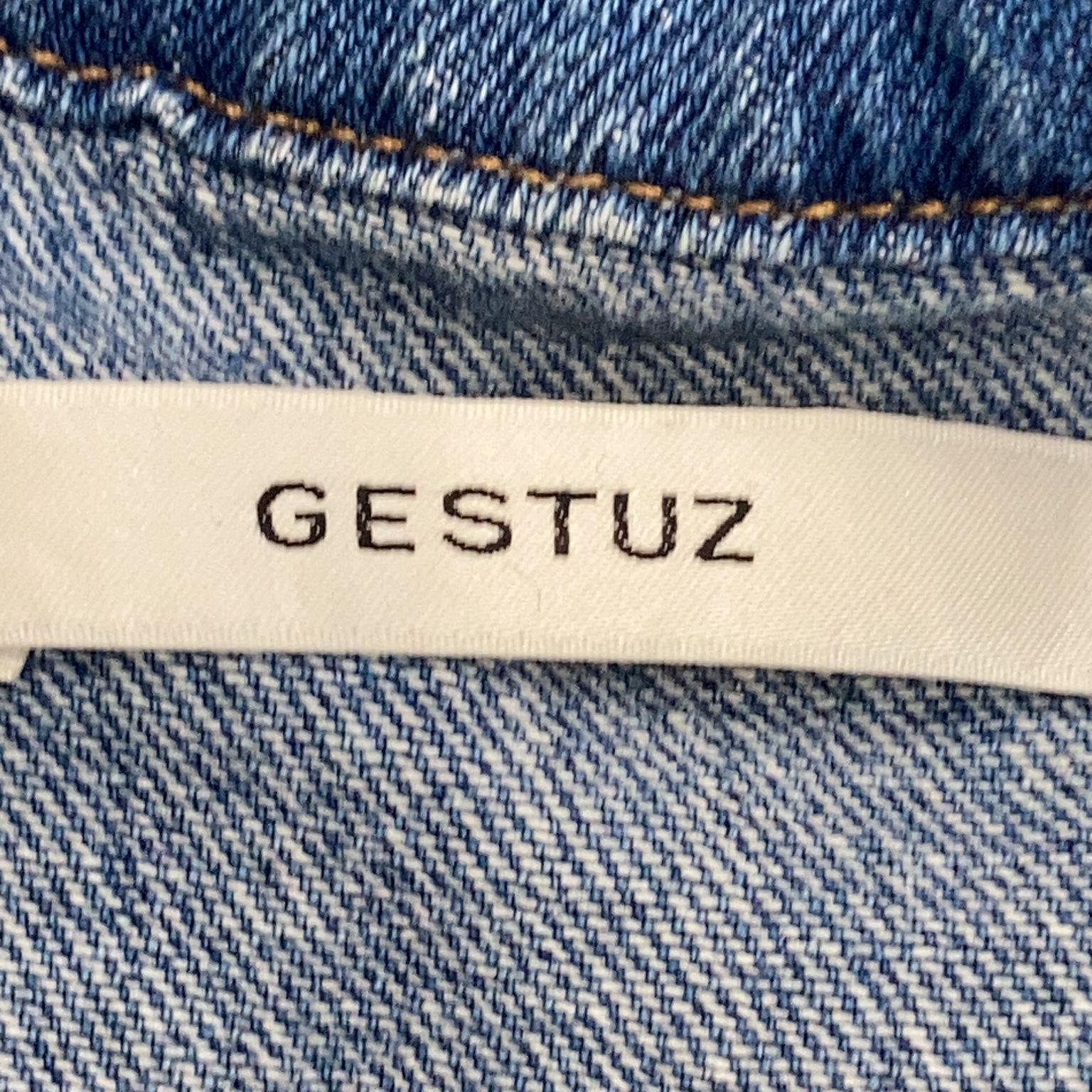 Gestuz