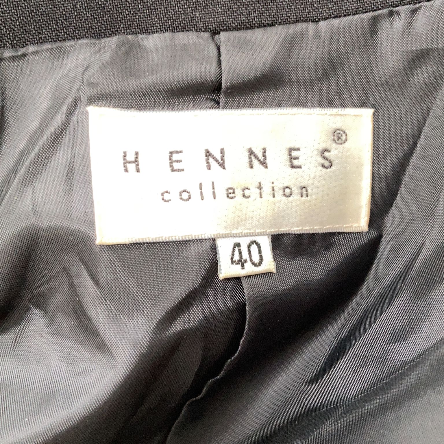 Hennes Collection