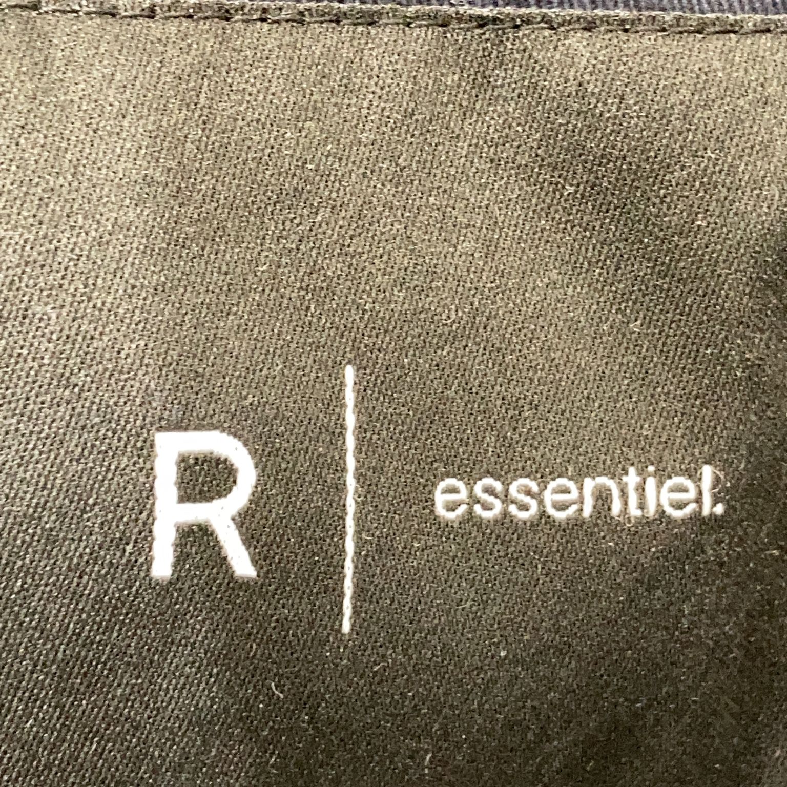 R Essentiel