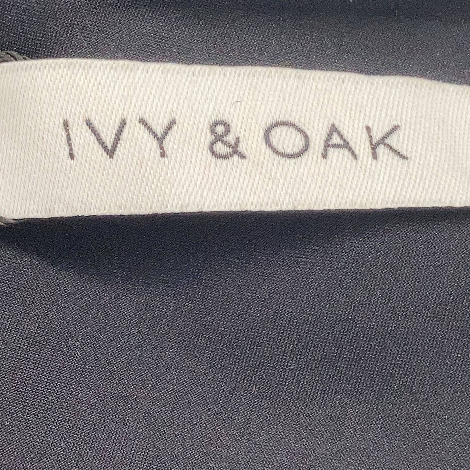 Ivy  Oak