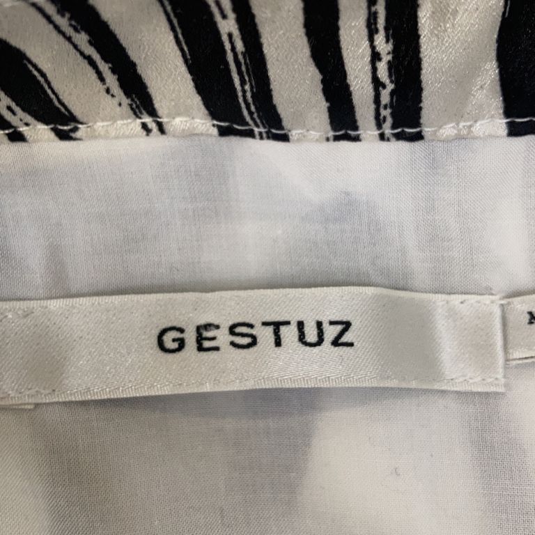 Gestuz