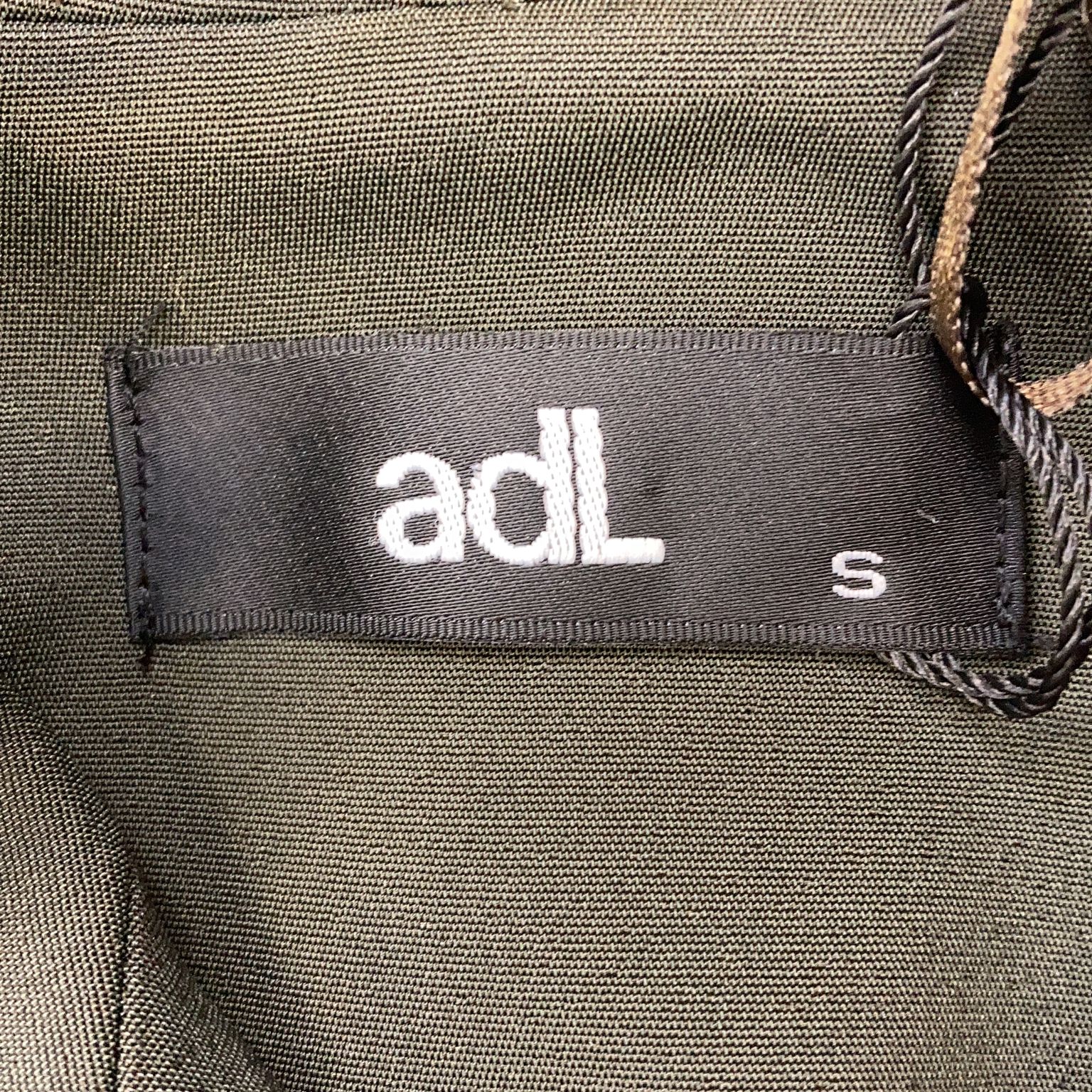 adL