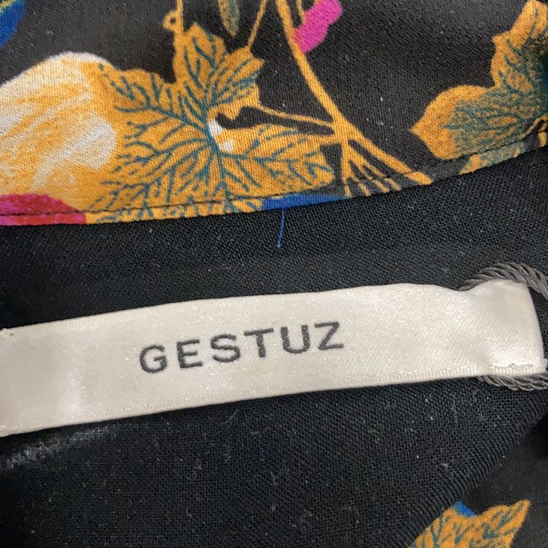 Gestuz