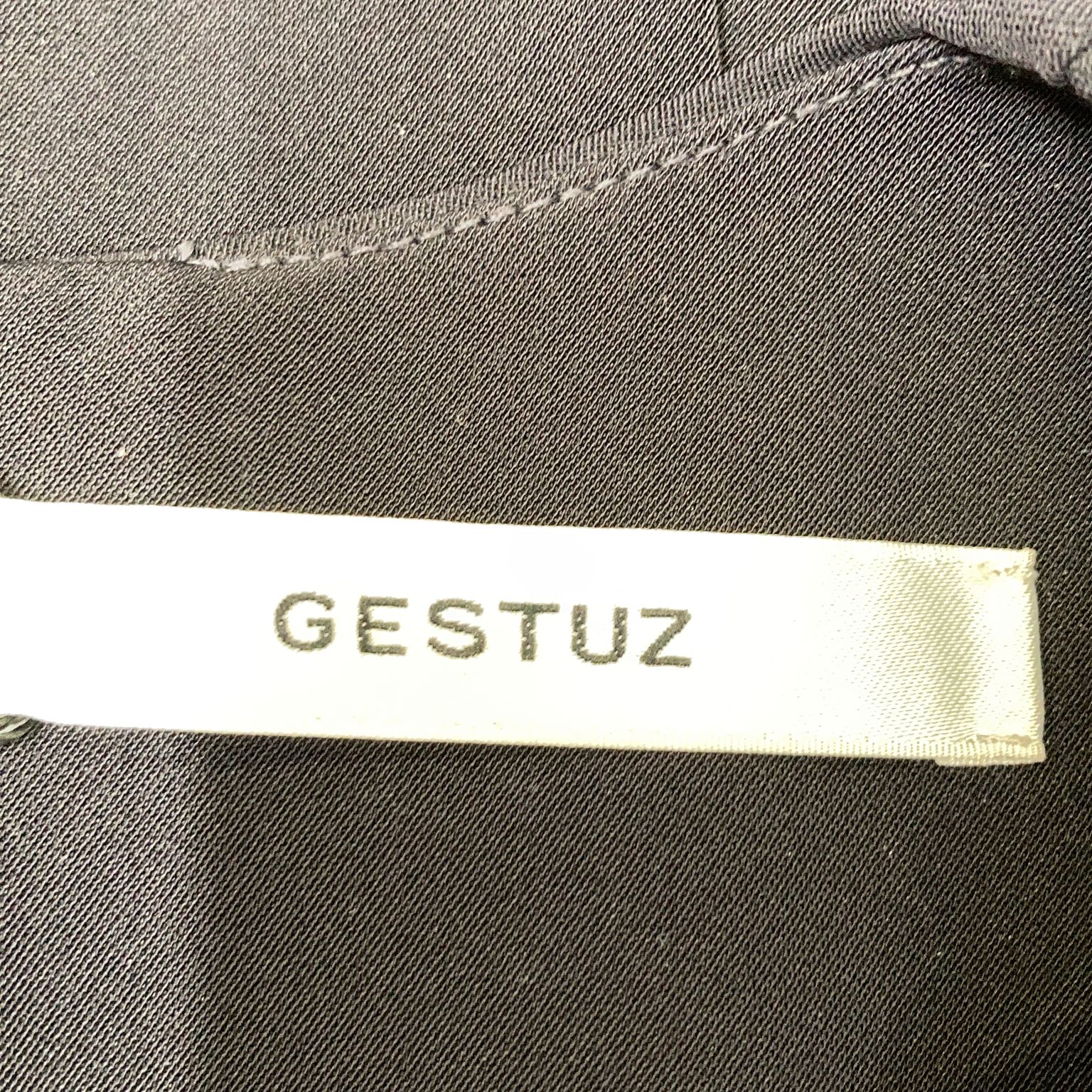 Gestuz