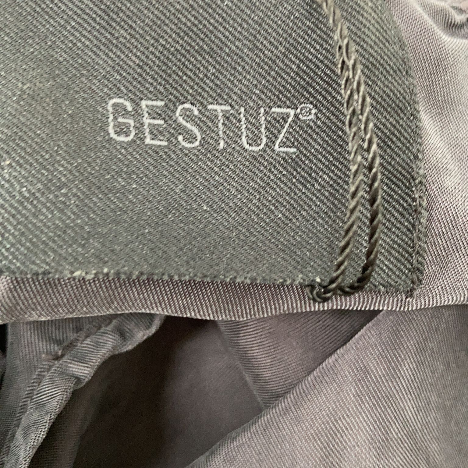 Gestuz