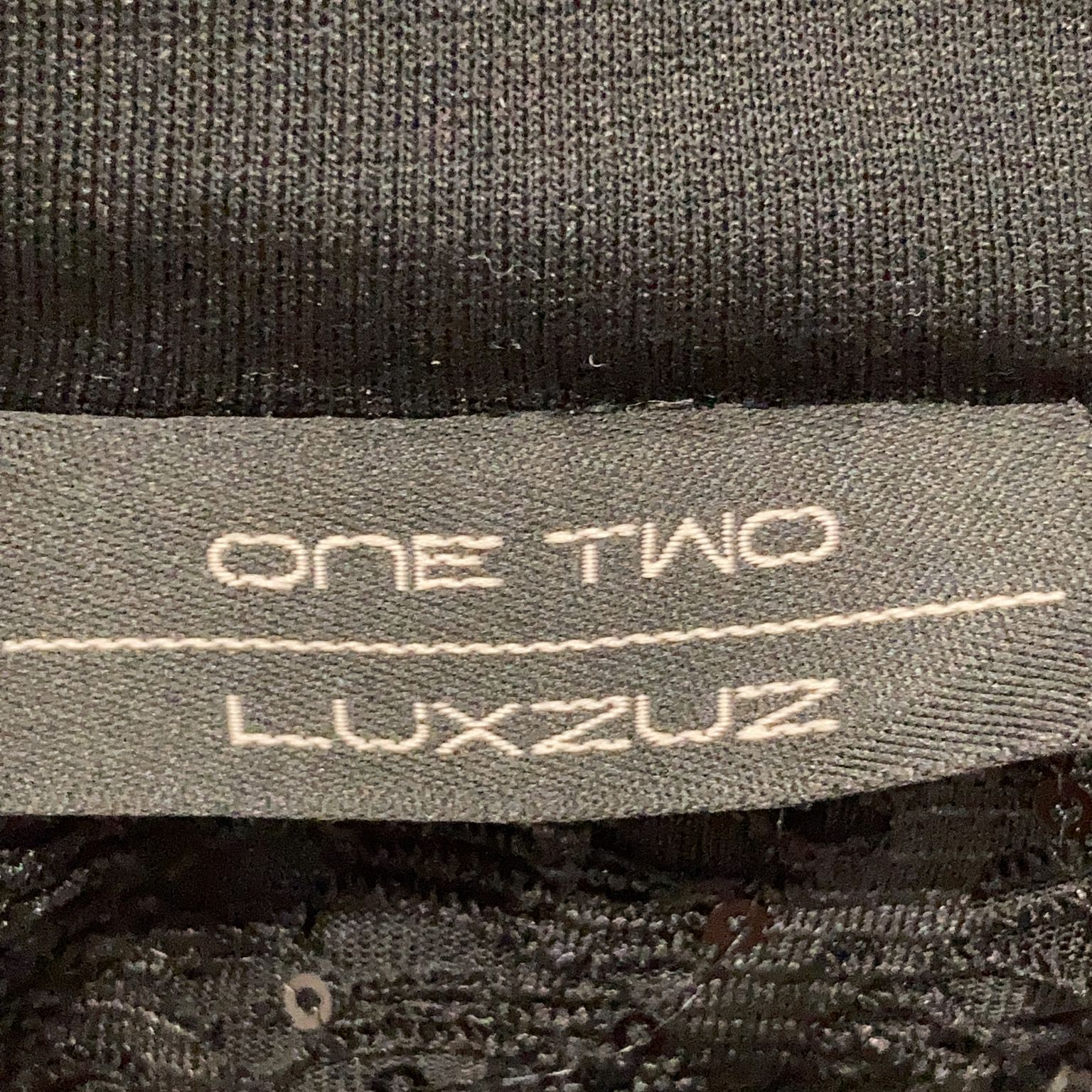 One Two  Luxzuz