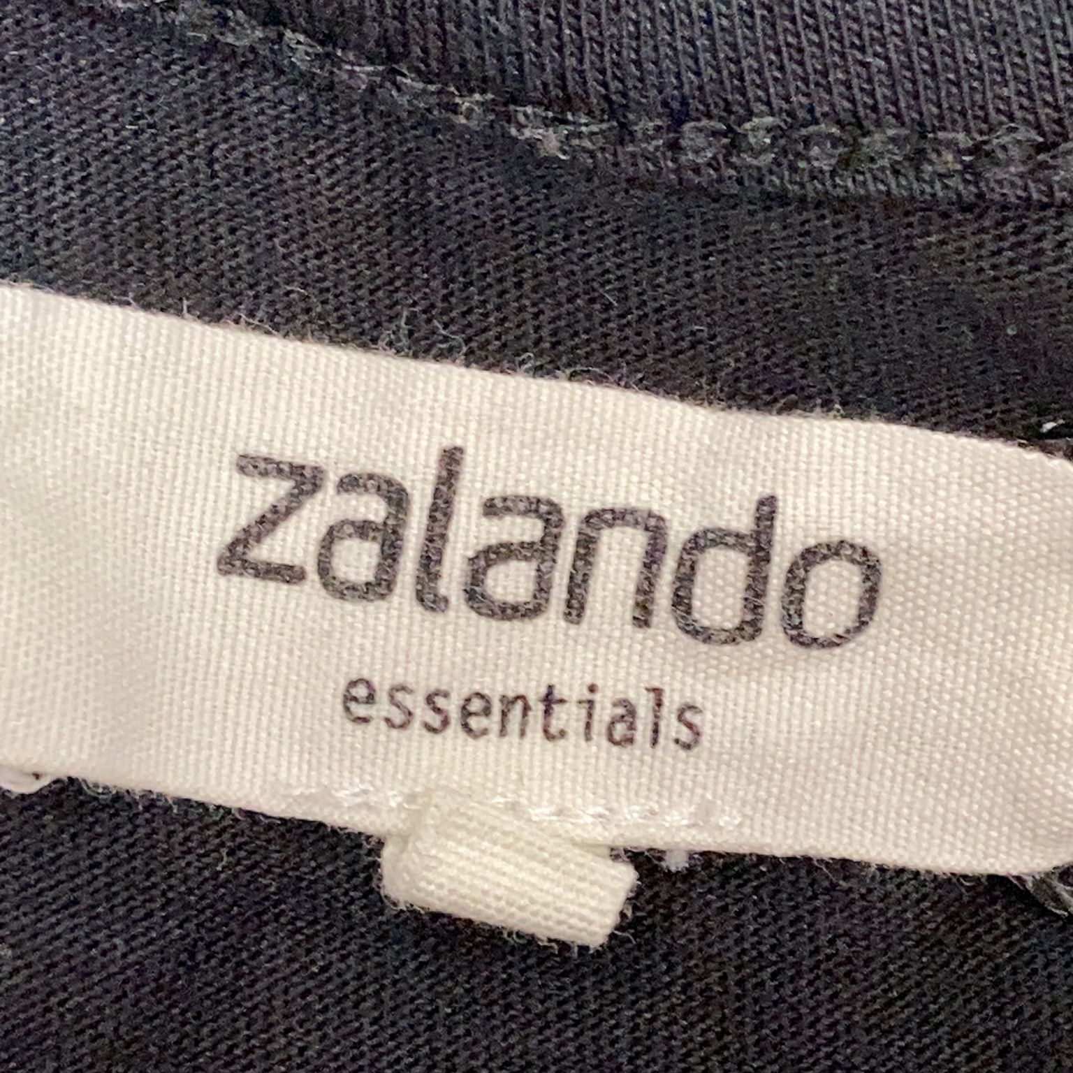 Zalando Essentials