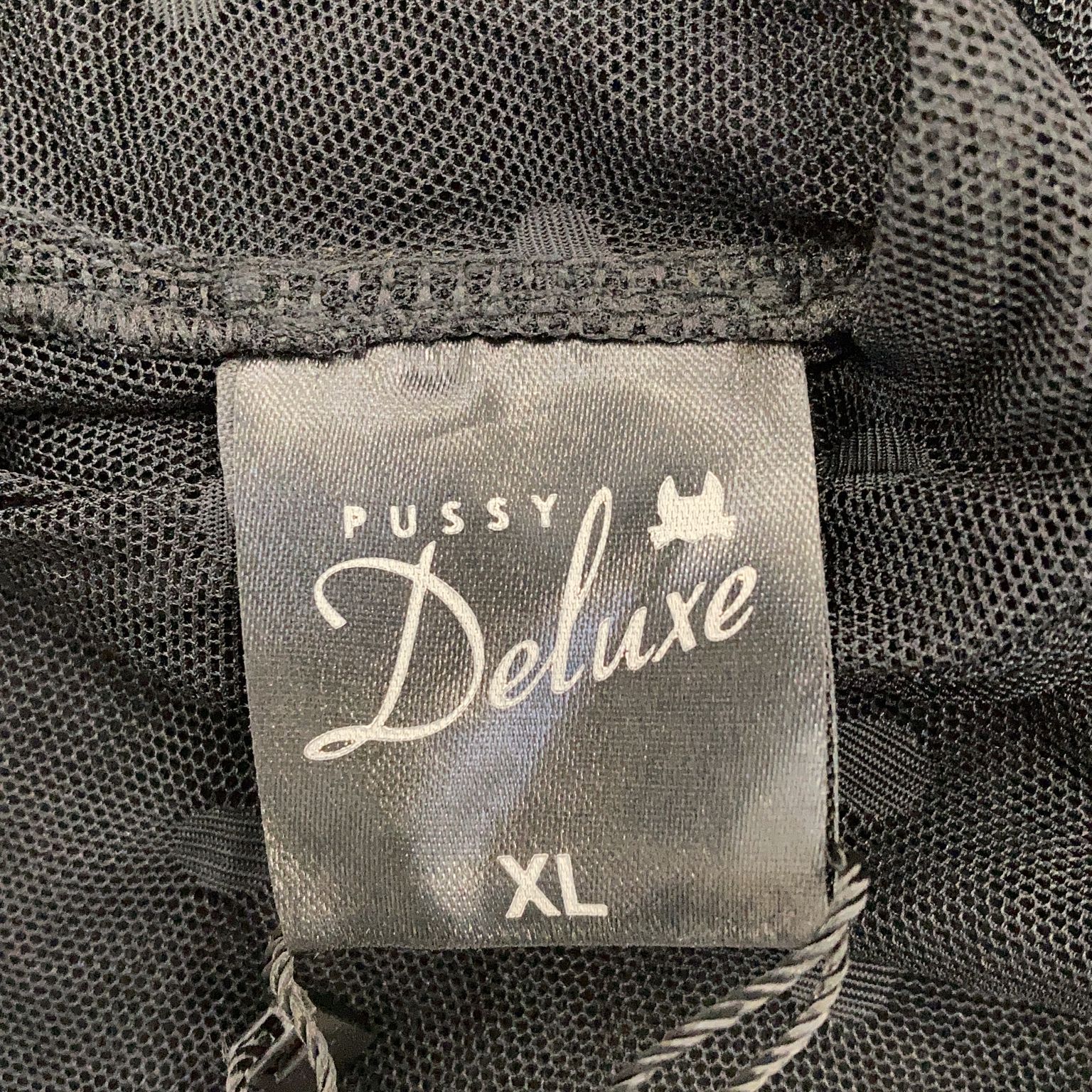 Pussy Deluxe