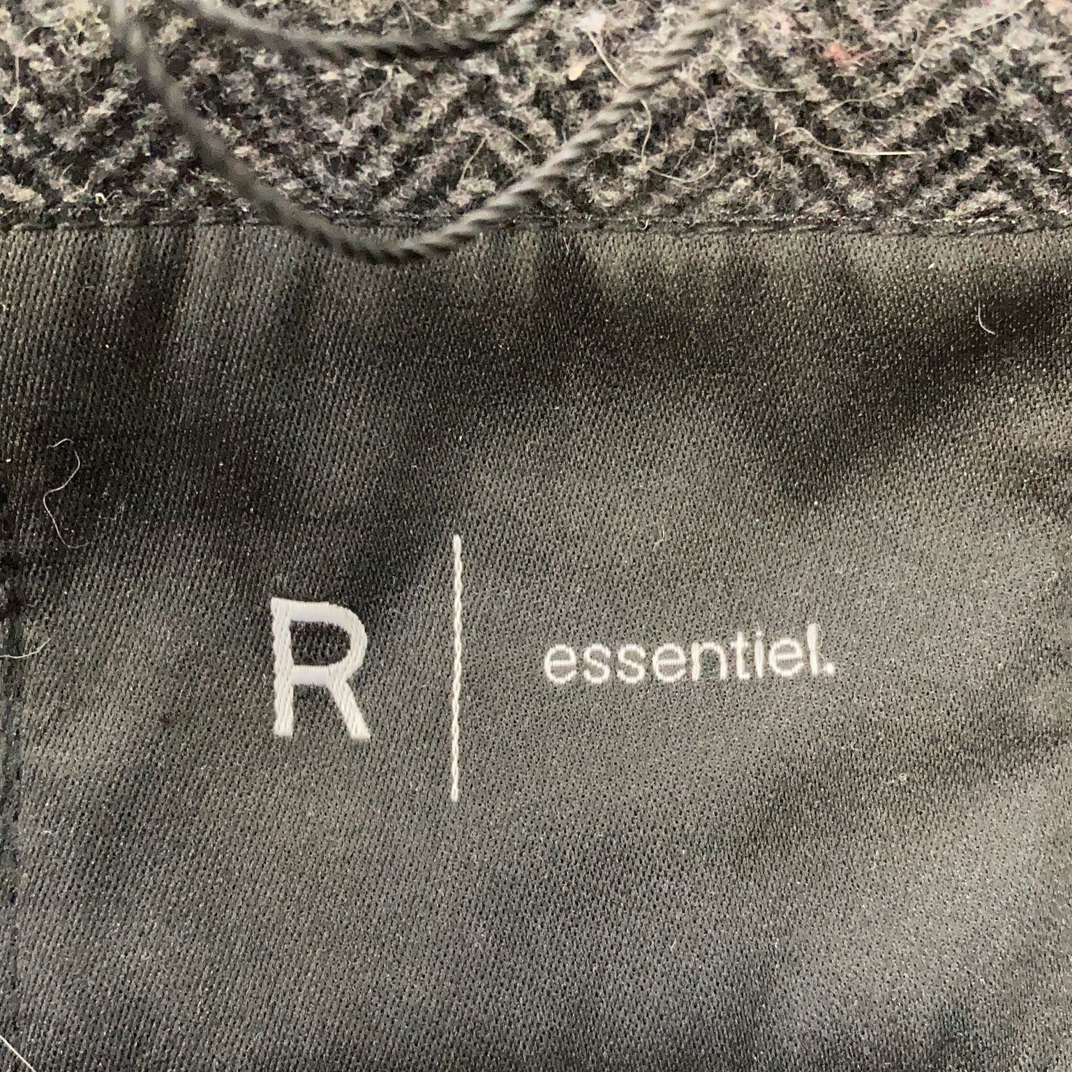 R Essentiel