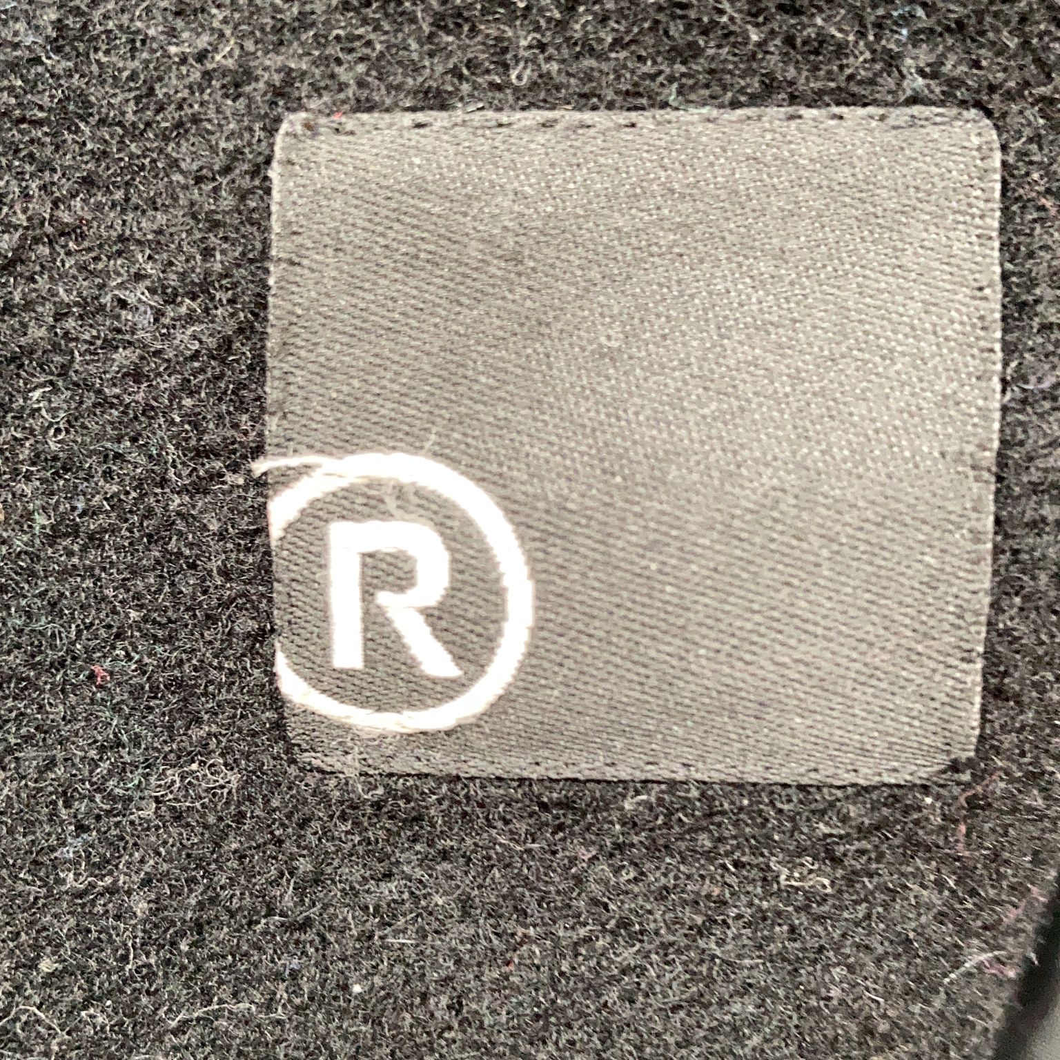 R