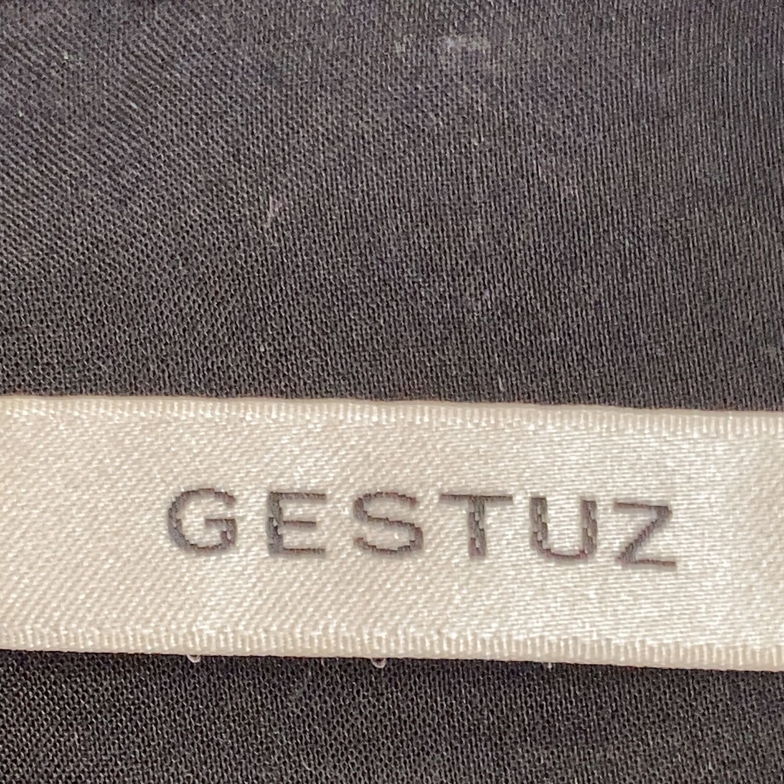 Gestuz