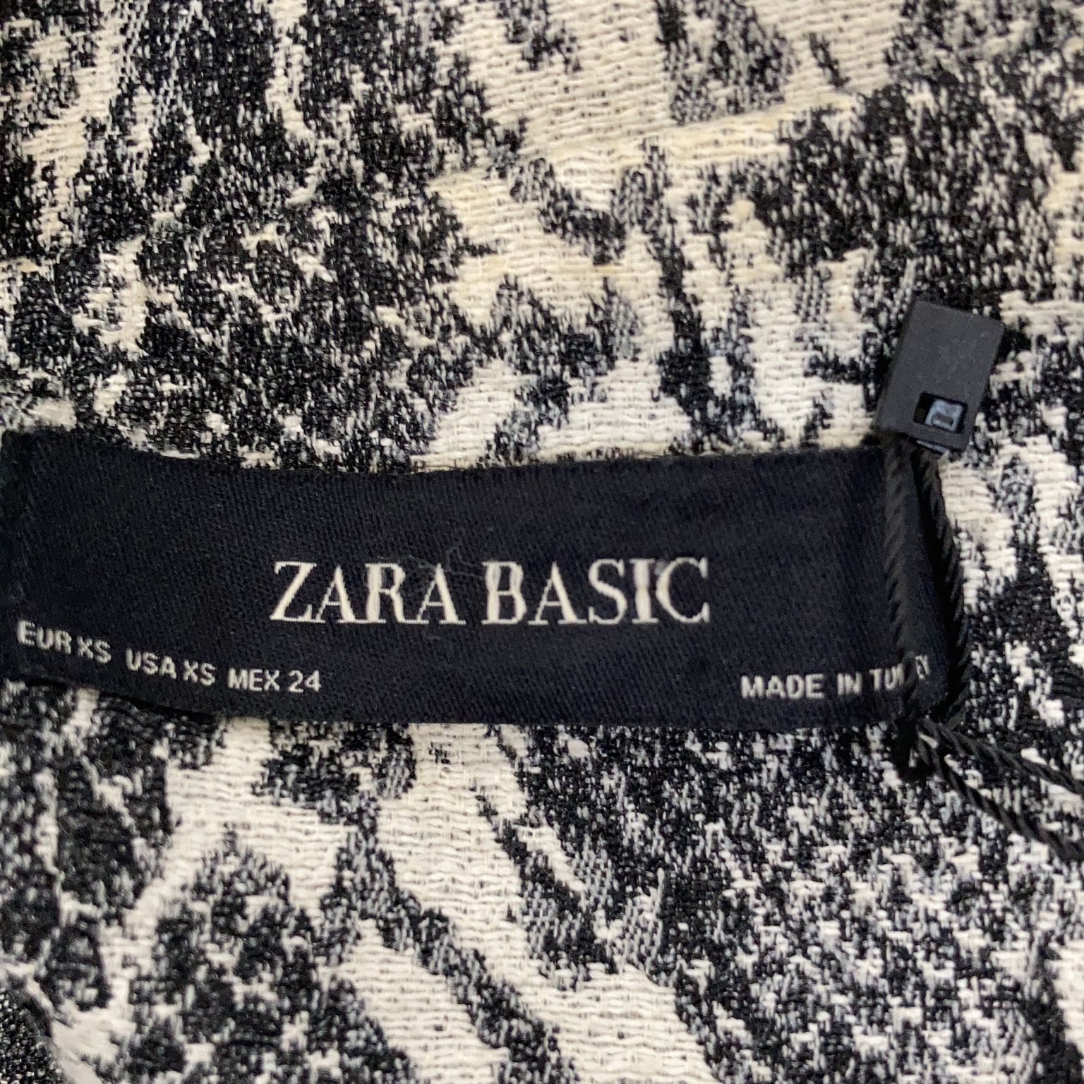 Zara Basic