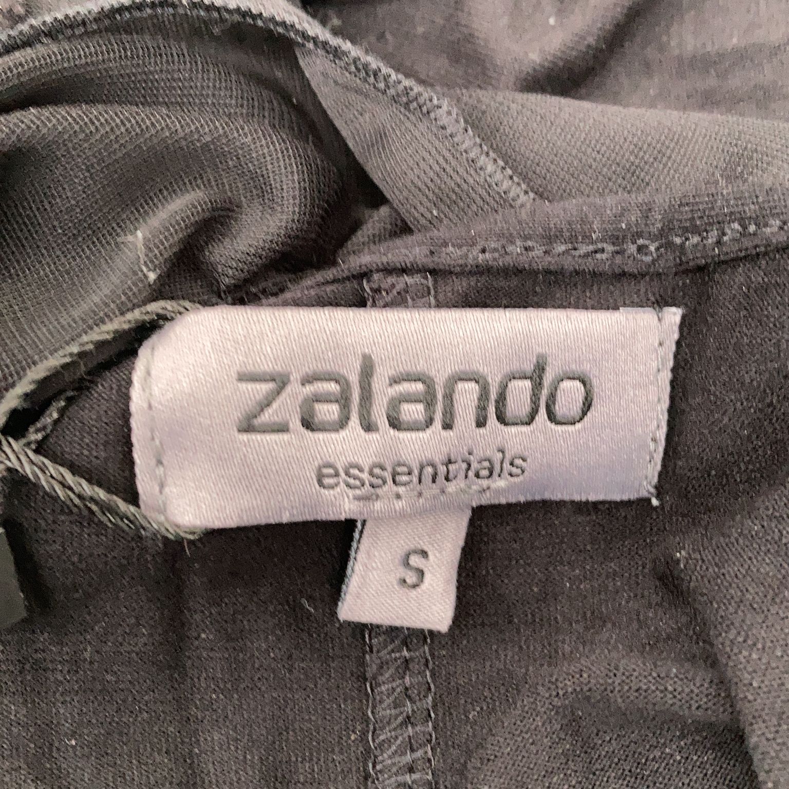 Zalando Essentials