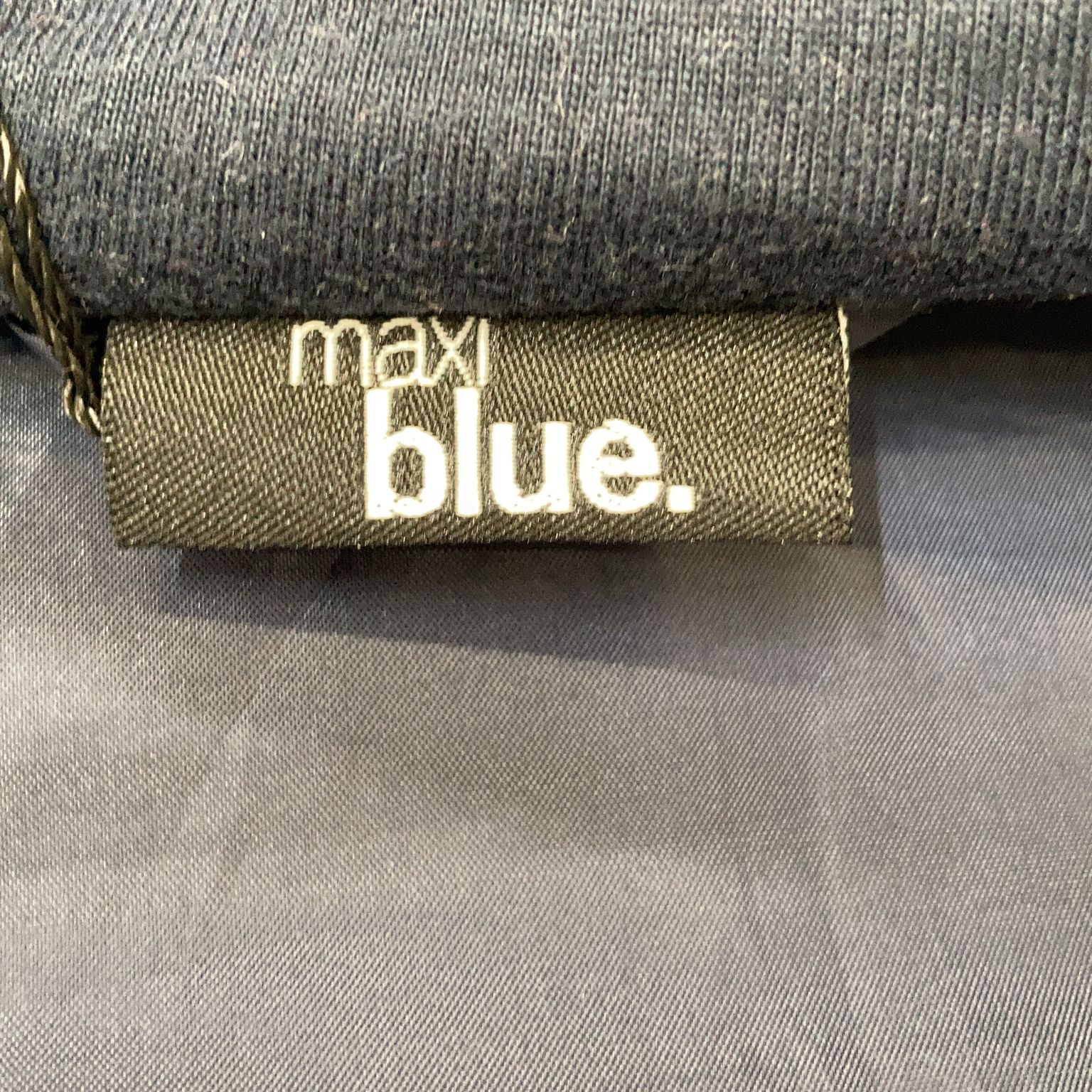 Maxi Blue.