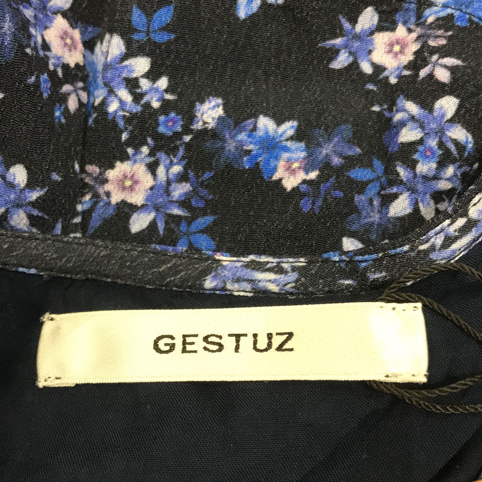 Gestuz