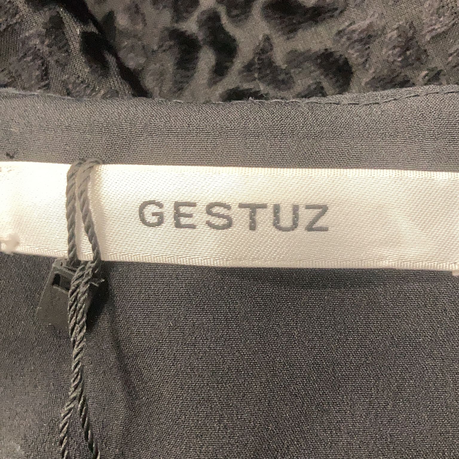 Gestuz