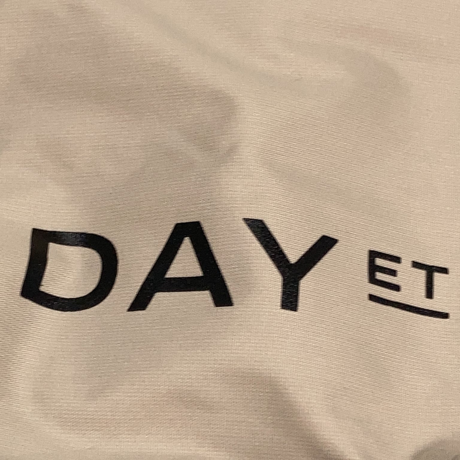 DAY ET