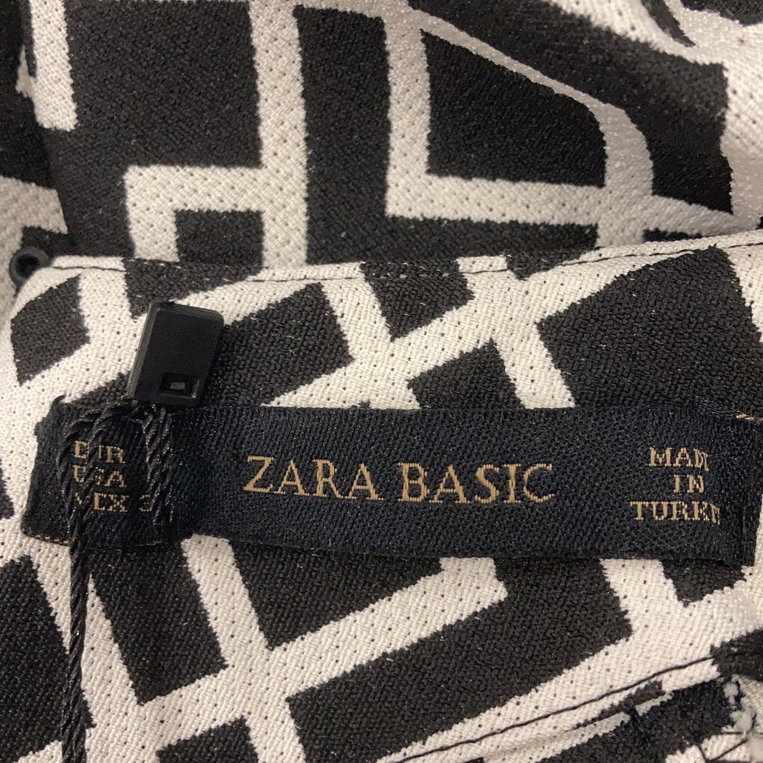 Zara Basic