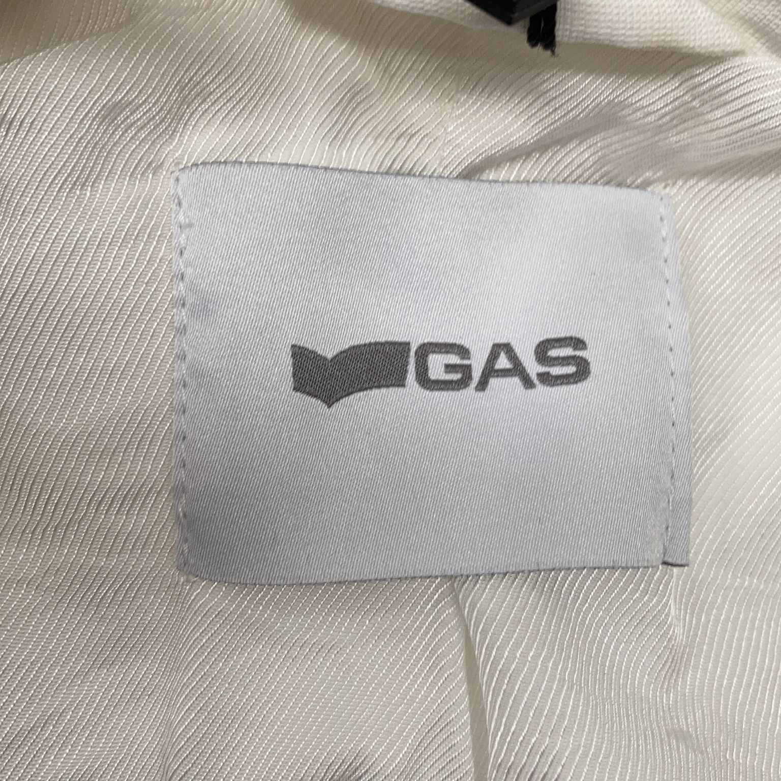 Gas