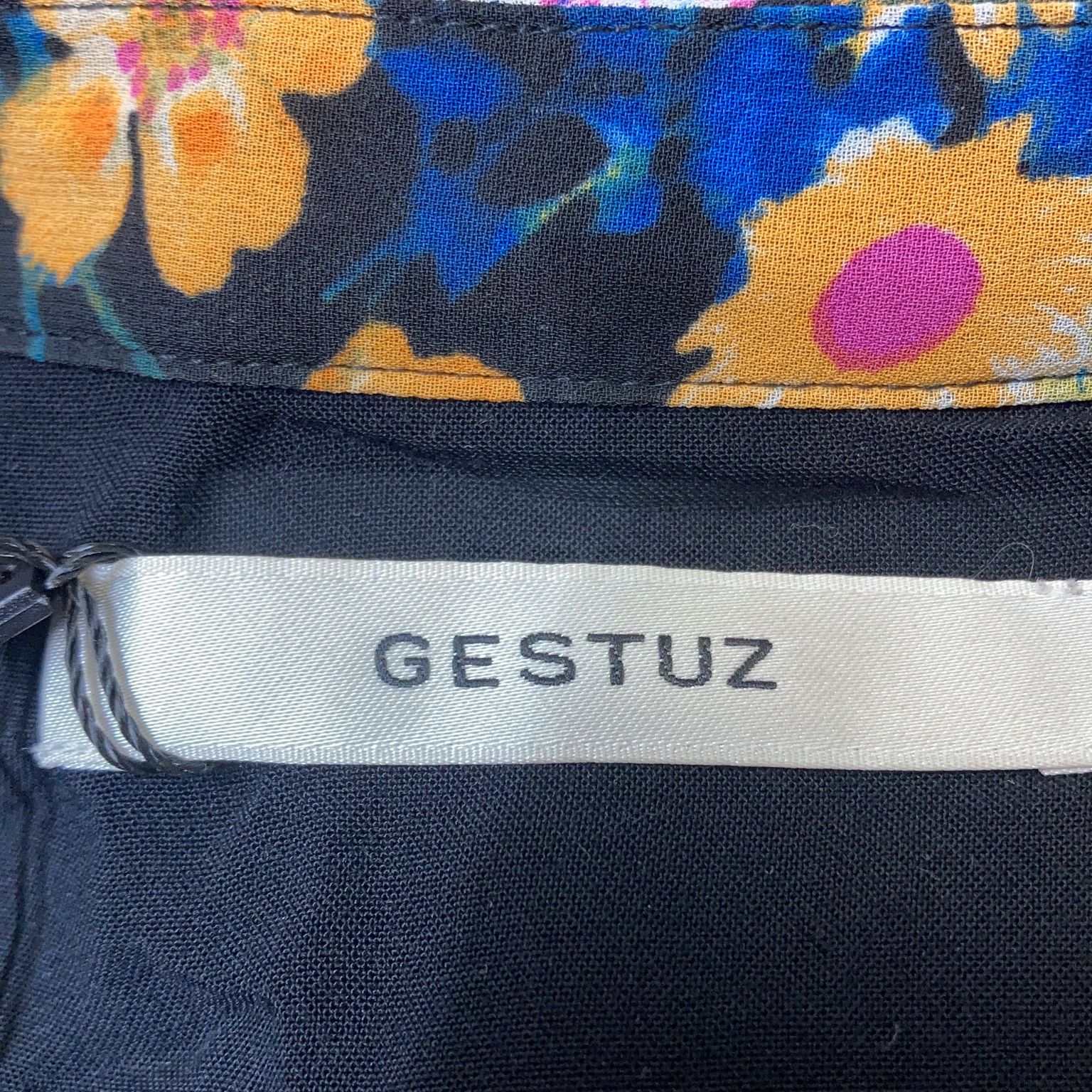 Gestuz