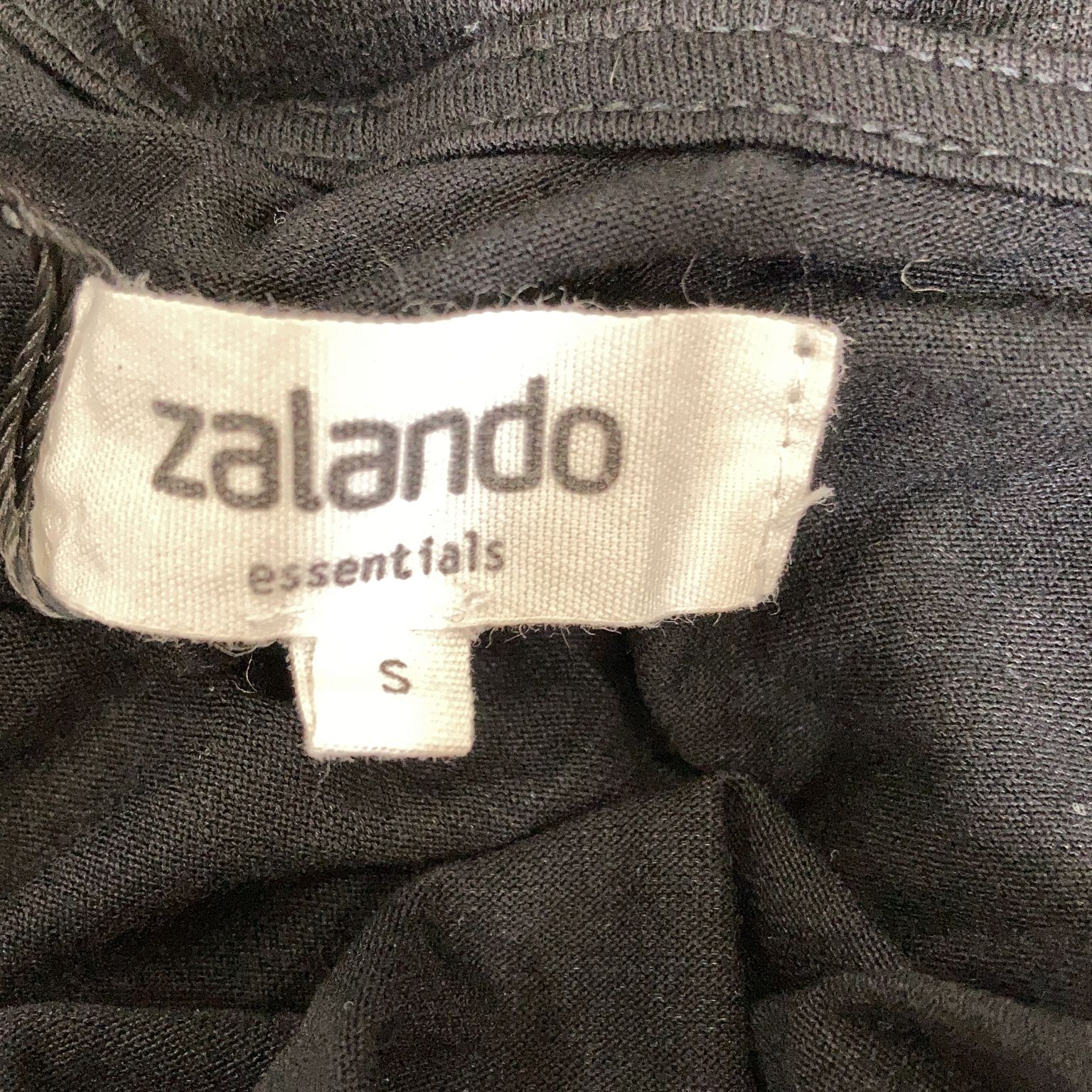 Zalando Essentials