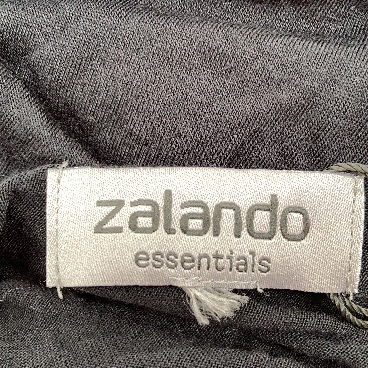 Zalando Essentials